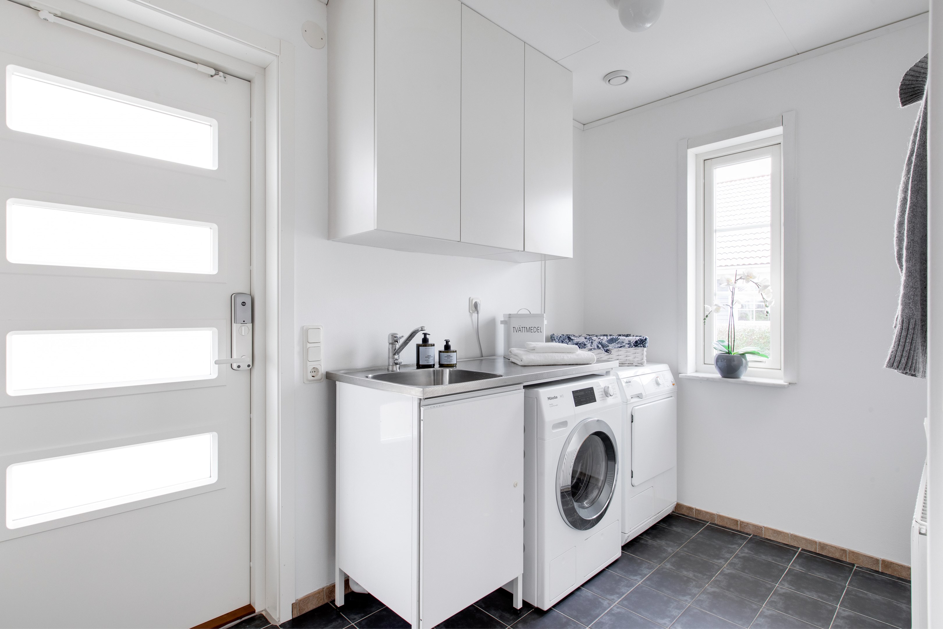 Bostadsbild från Fanstavägen 47, Såld i Lövstalöt, Uppsala