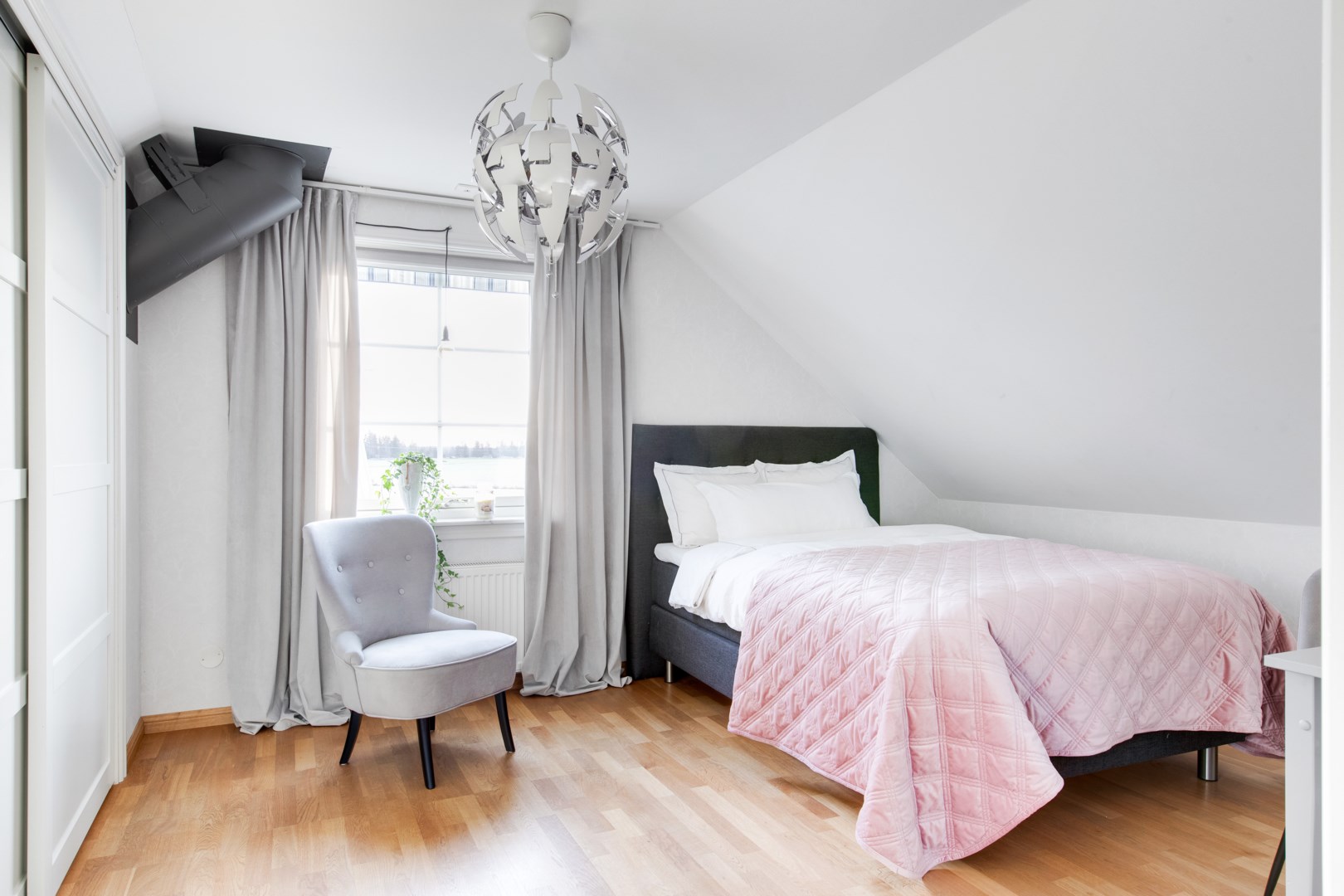 Bostadsbild från Fanstavägen 47, Såld i Lövstalöt, Uppsala