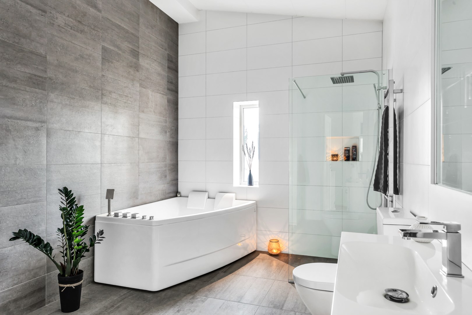 Bostadsbild från Brattbacksvägen 93, Såld i Lindbacken, Uppsala