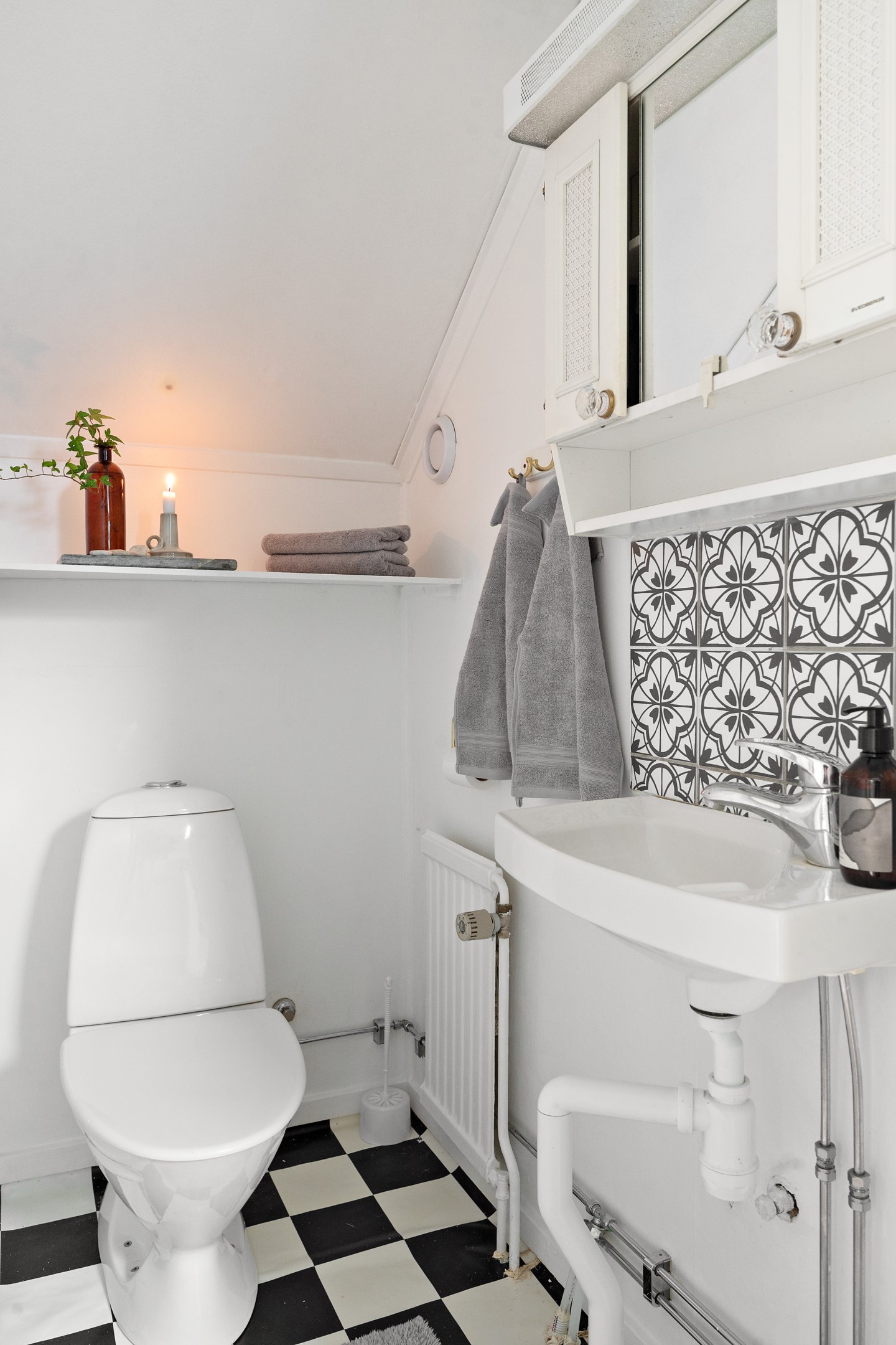 Bostadsbild från Stora Tvärvägen 4, Såld i Vänge, Uppsala