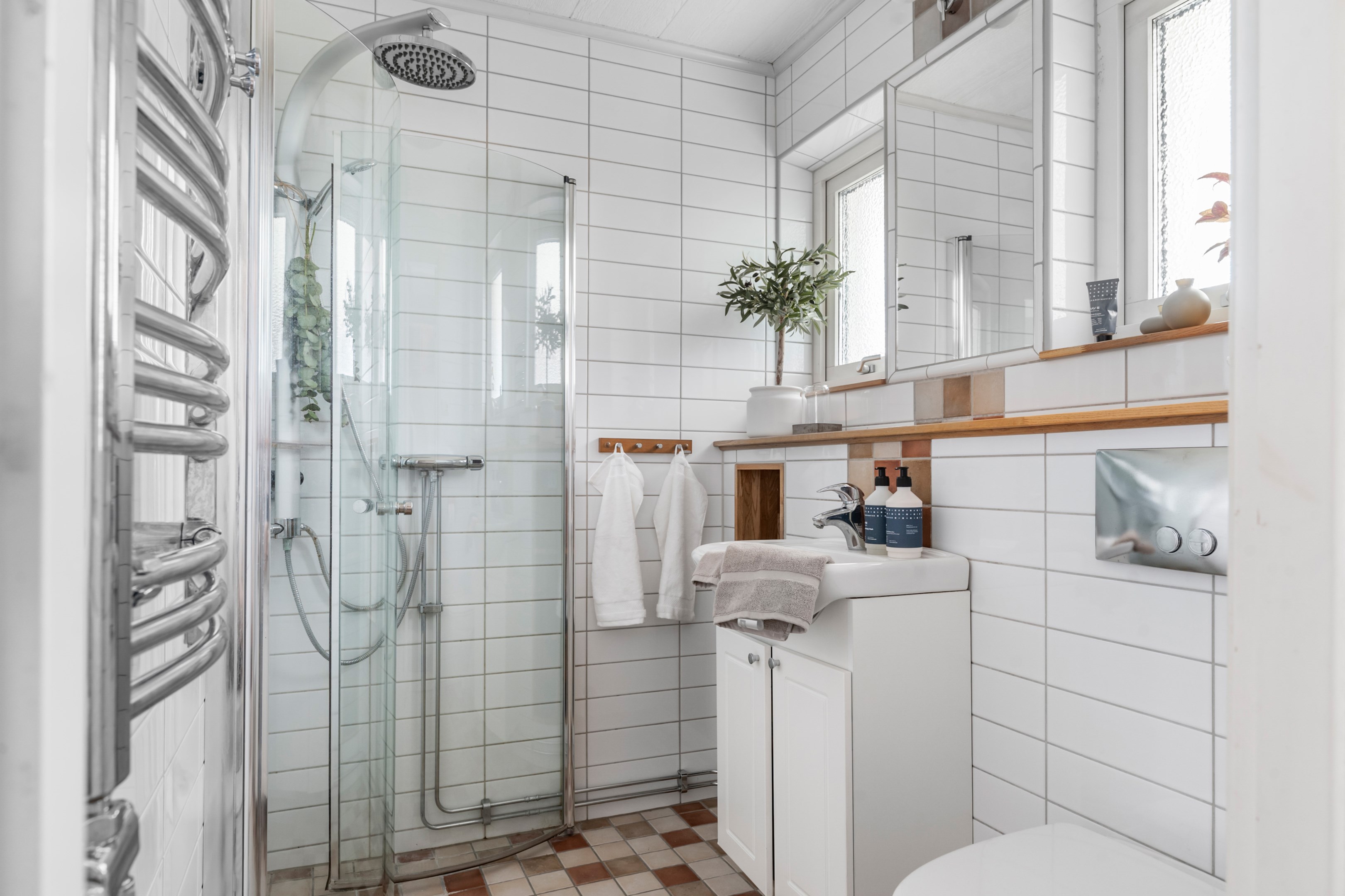 Bostadsbild från Stora Tvärvägen 4, Såld i Vänge, Uppsala