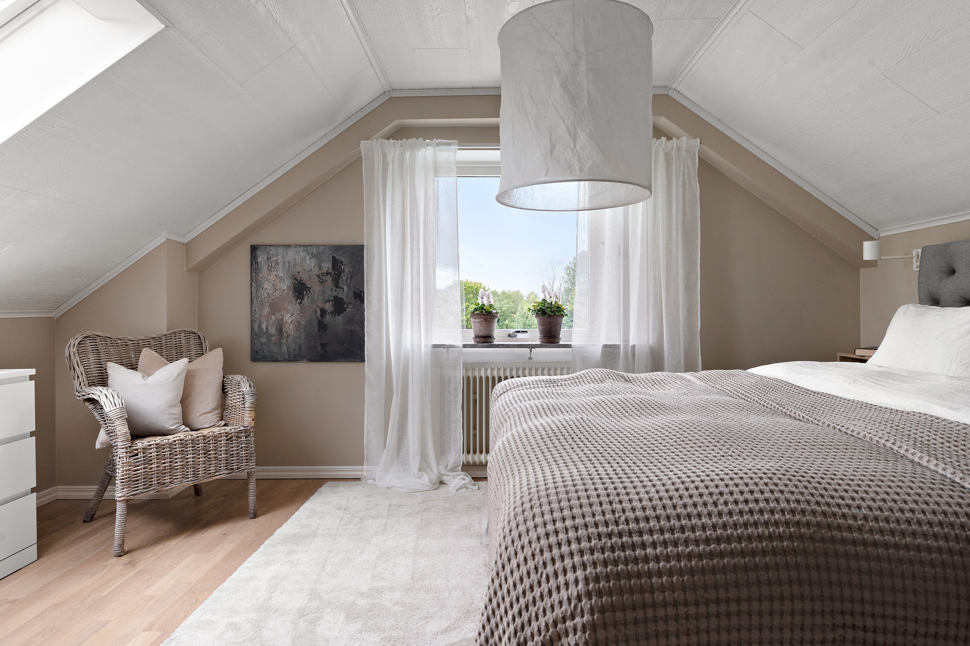 Bostadsbild från Stora Tvärvägen 4, Såld i Vänge, Uppsala