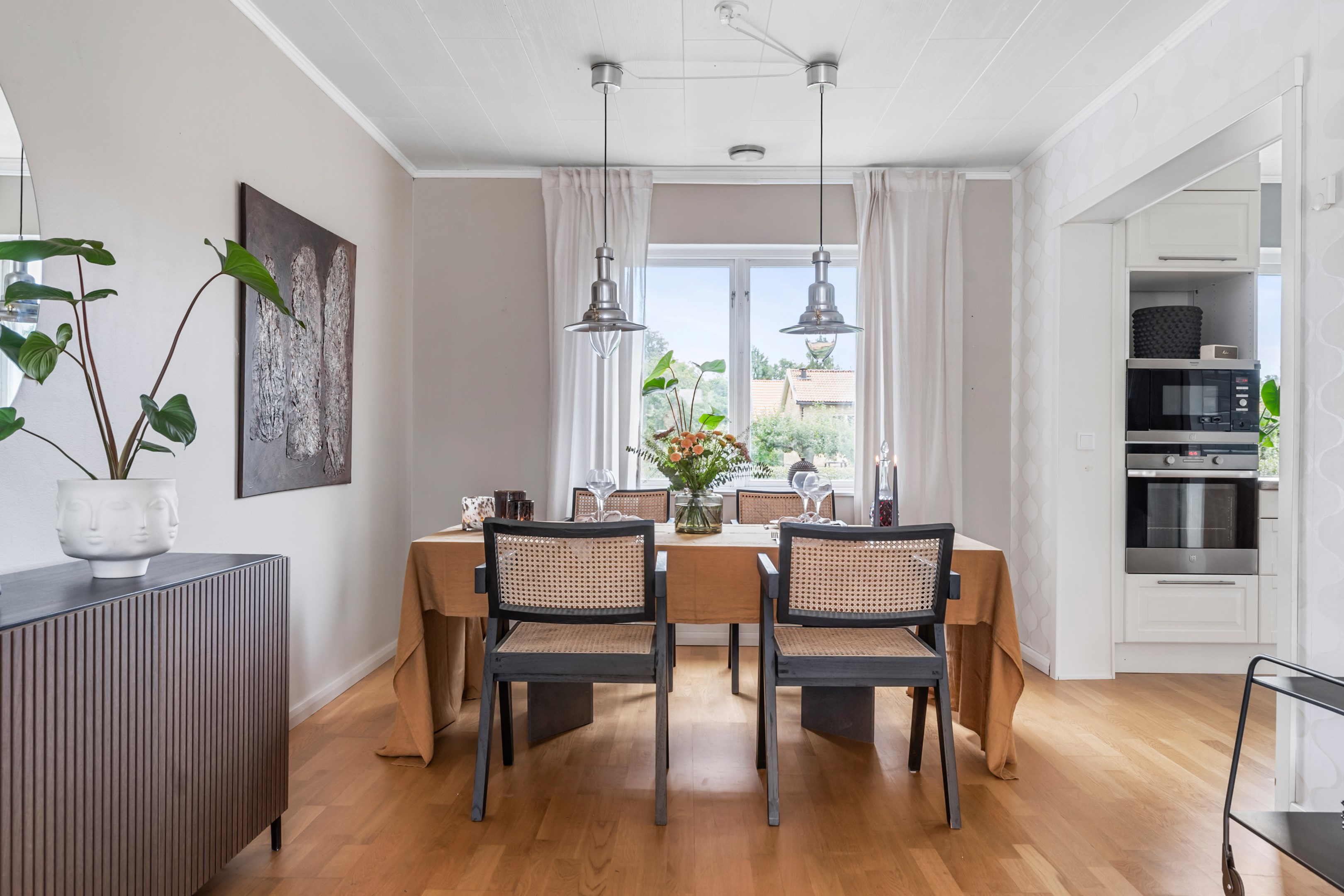 Bostadsbild från Stora Tvärvägen 4, Såld i Vänge, Uppsala