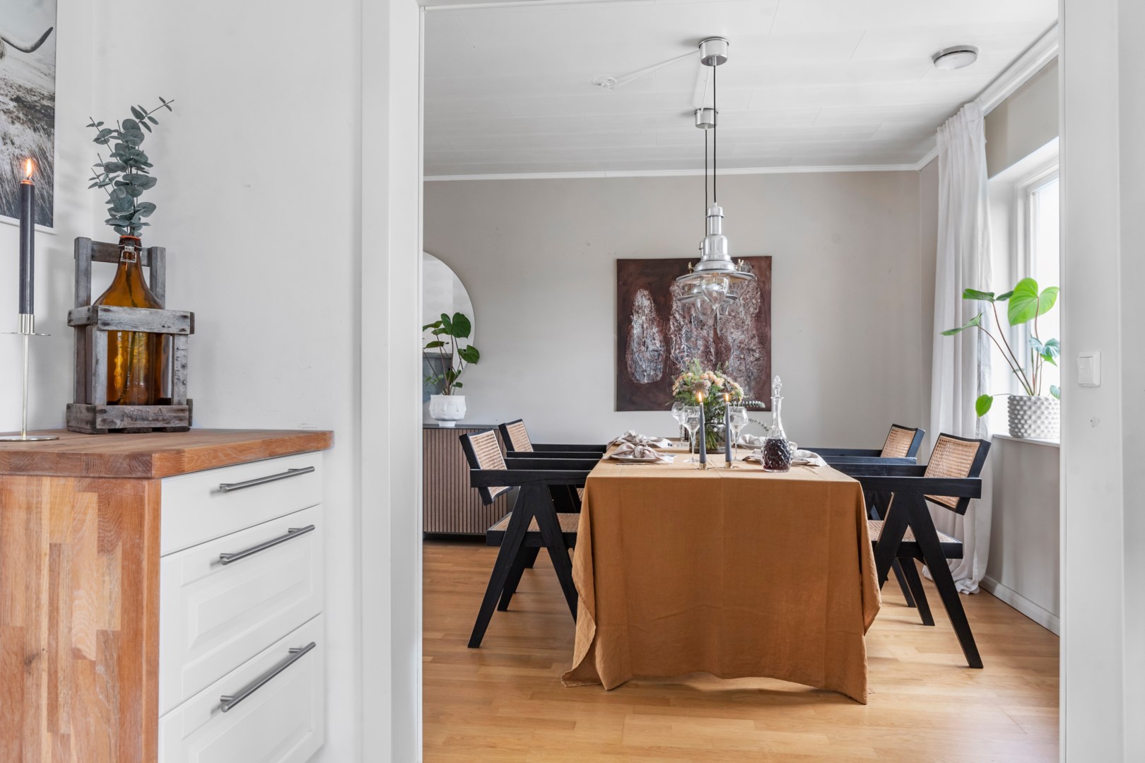 Bostadsbild från Stora Tvärvägen 4, Såld i Vänge, Uppsala