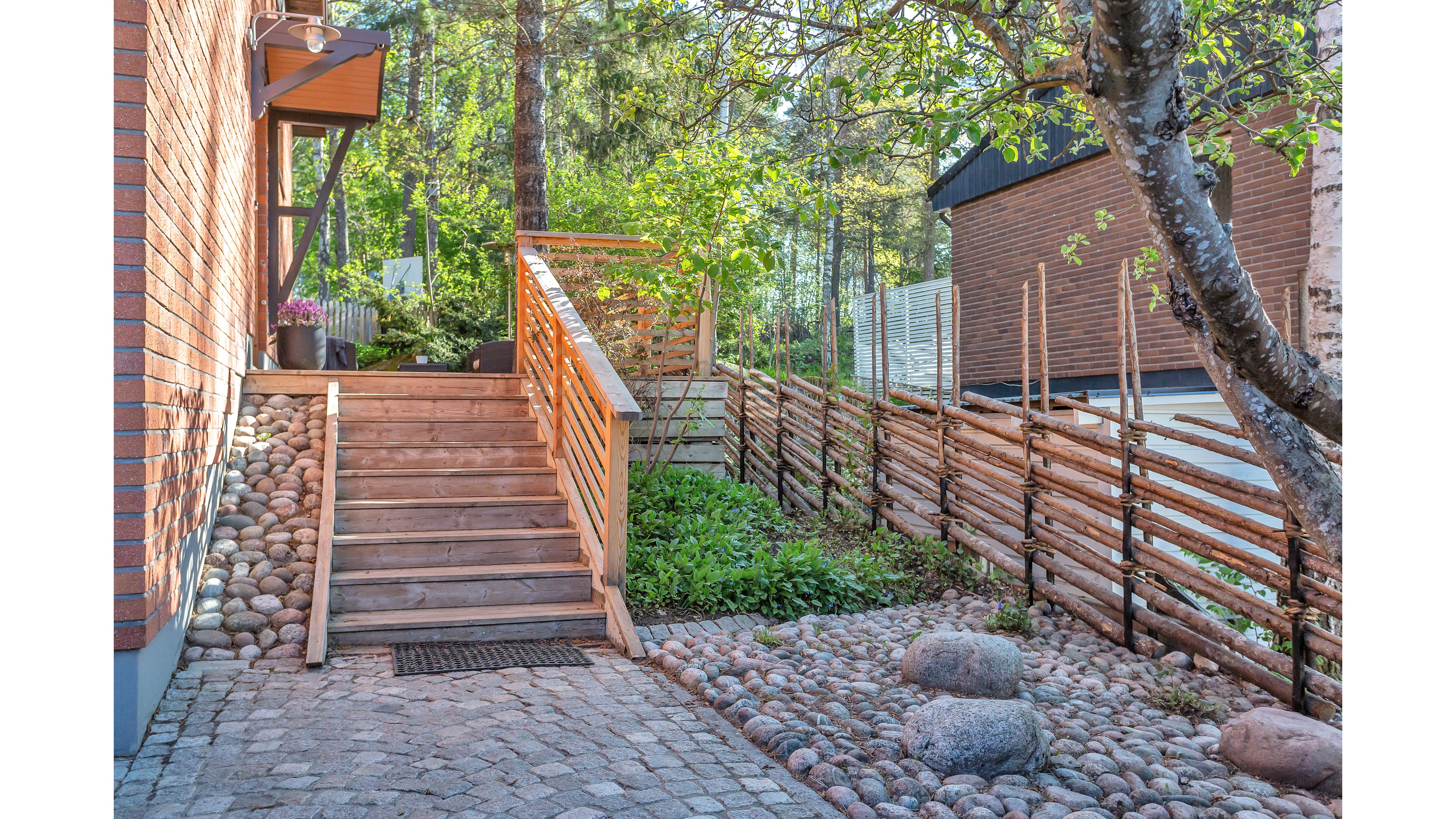 Bostadsbild från Morkullevägen 25, Såld i Sunnersta, Uppsala