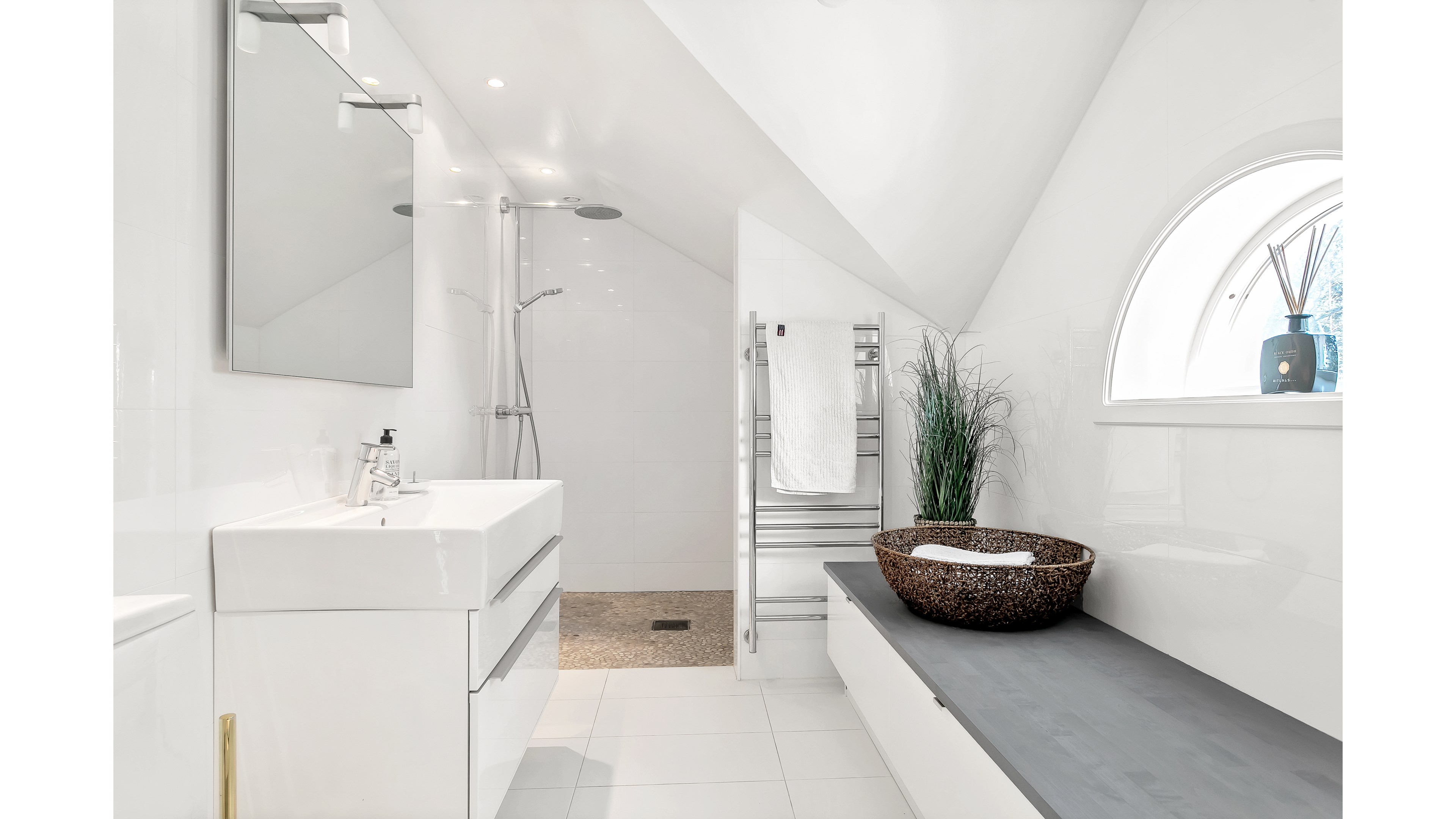 Bostadsbild från Vreta strandväg 56, Såld i Vreta, Uppsala