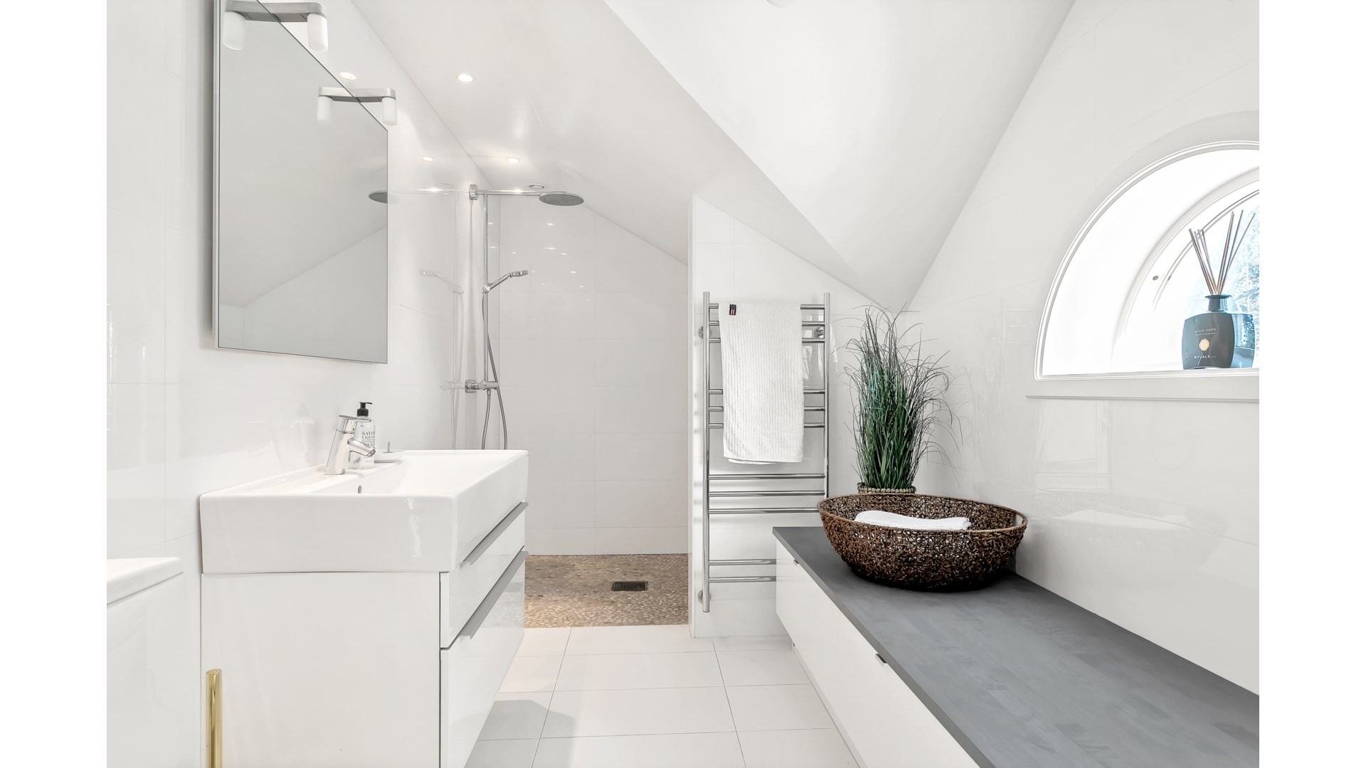 Bostadsbild från Vreta strandväg 56, Såld i Vreta, Uppsala