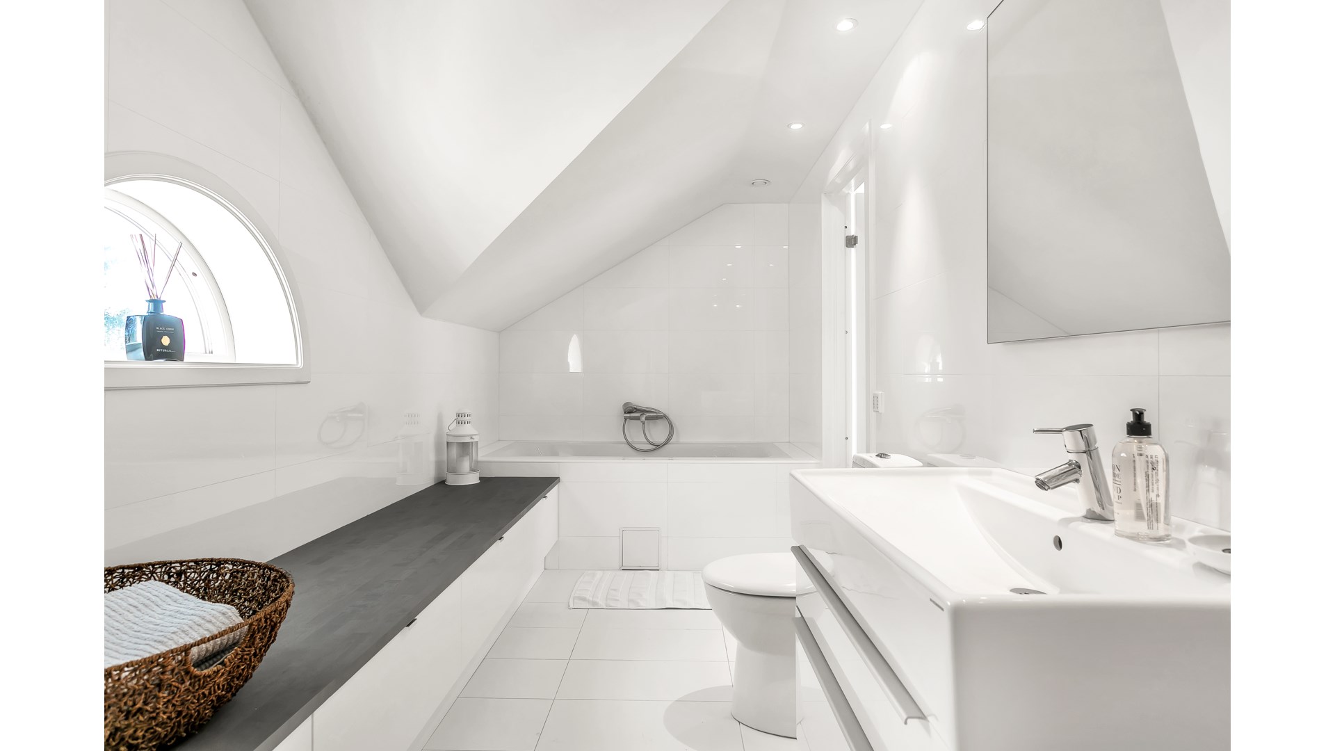 Bostadsbild från Vreta strandväg 56, Såld i Vreta, Uppsala