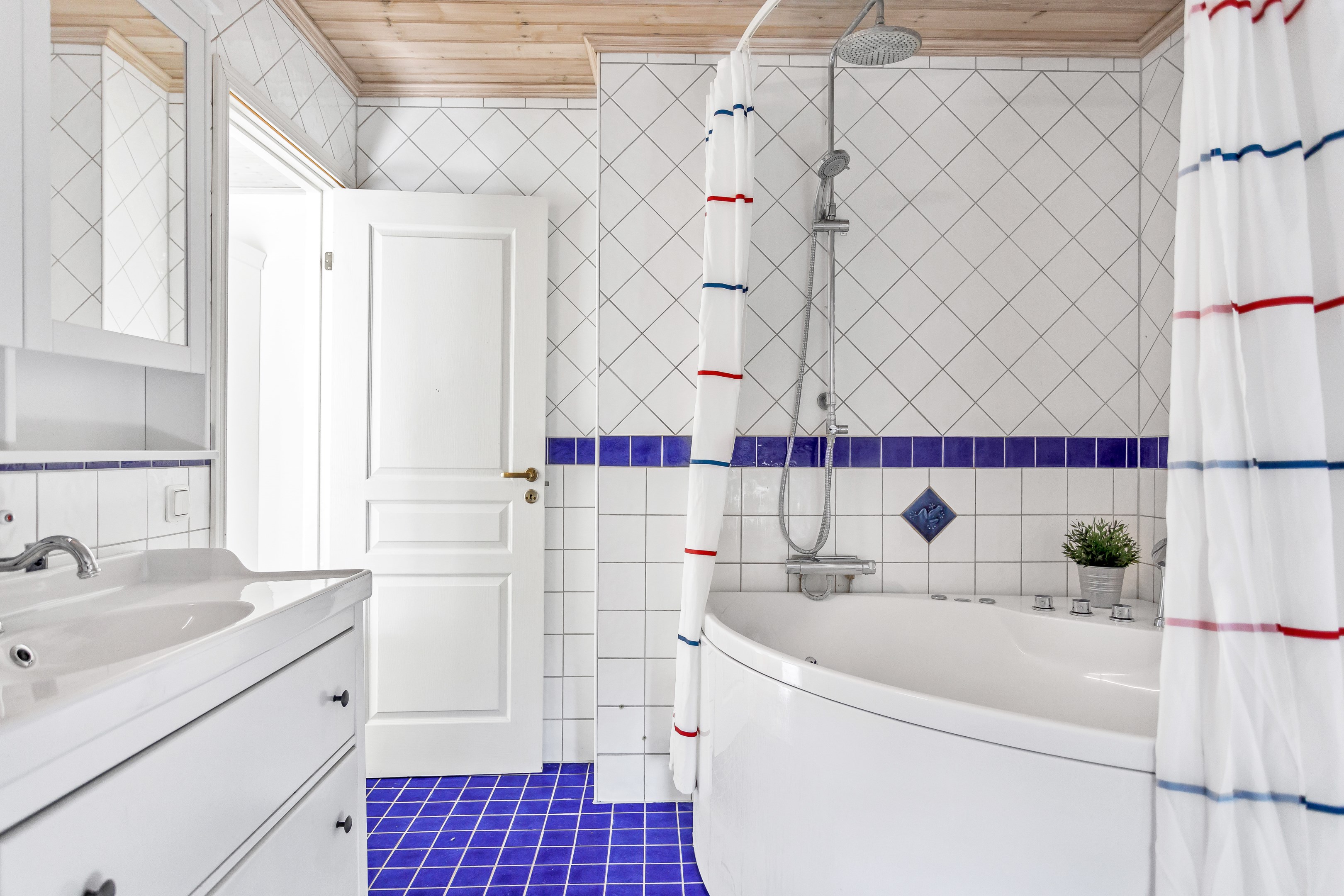 Bostadsbild från Ärnevi Hällkana 83, Såld i Funbo, Uppsala