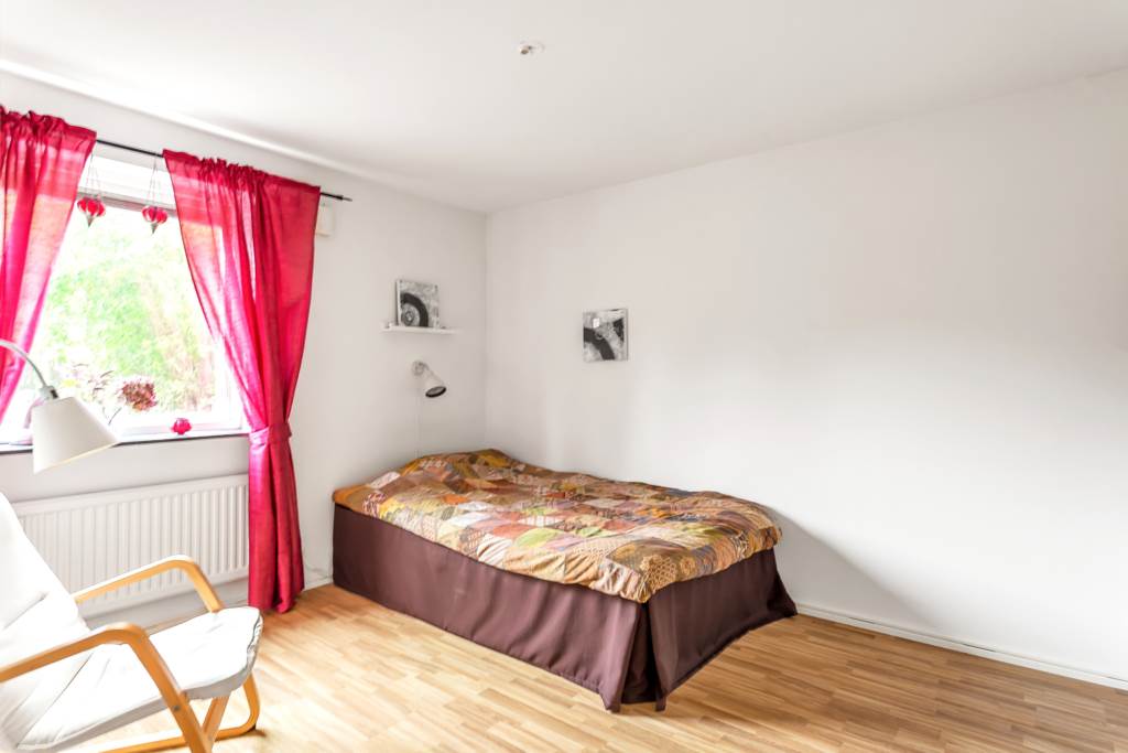 Bostadsbild från Södra Parkvägen 12A, Såld i Norby, Uppsala