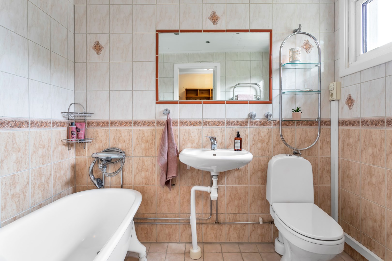 Bostadsbild från Arkitektvägen 60, Såld i Vänge, Uppsala