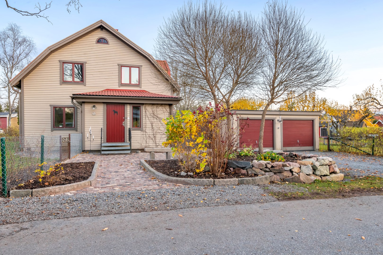 Bostadsbild från Brunna björkväg 5, Såld i Vänge, Uppsala