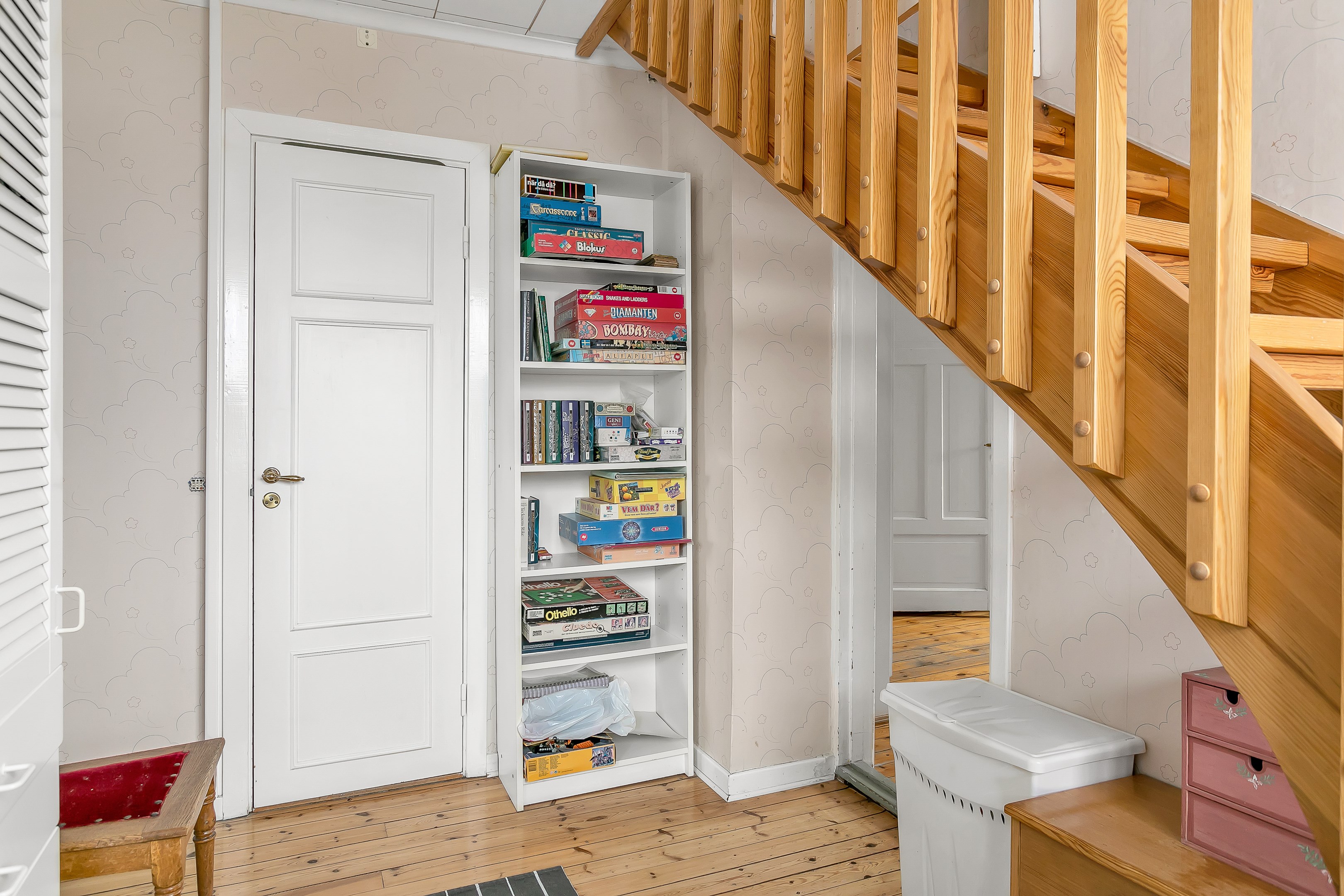 Rum med trappa till vind