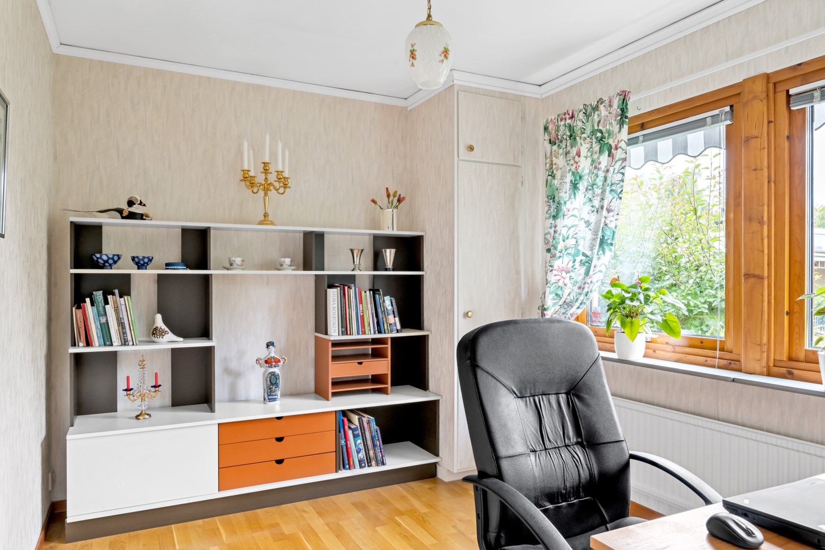 Bostadsbild från Ullsaxvägen 16, Såld i Valsätra, Uppsala