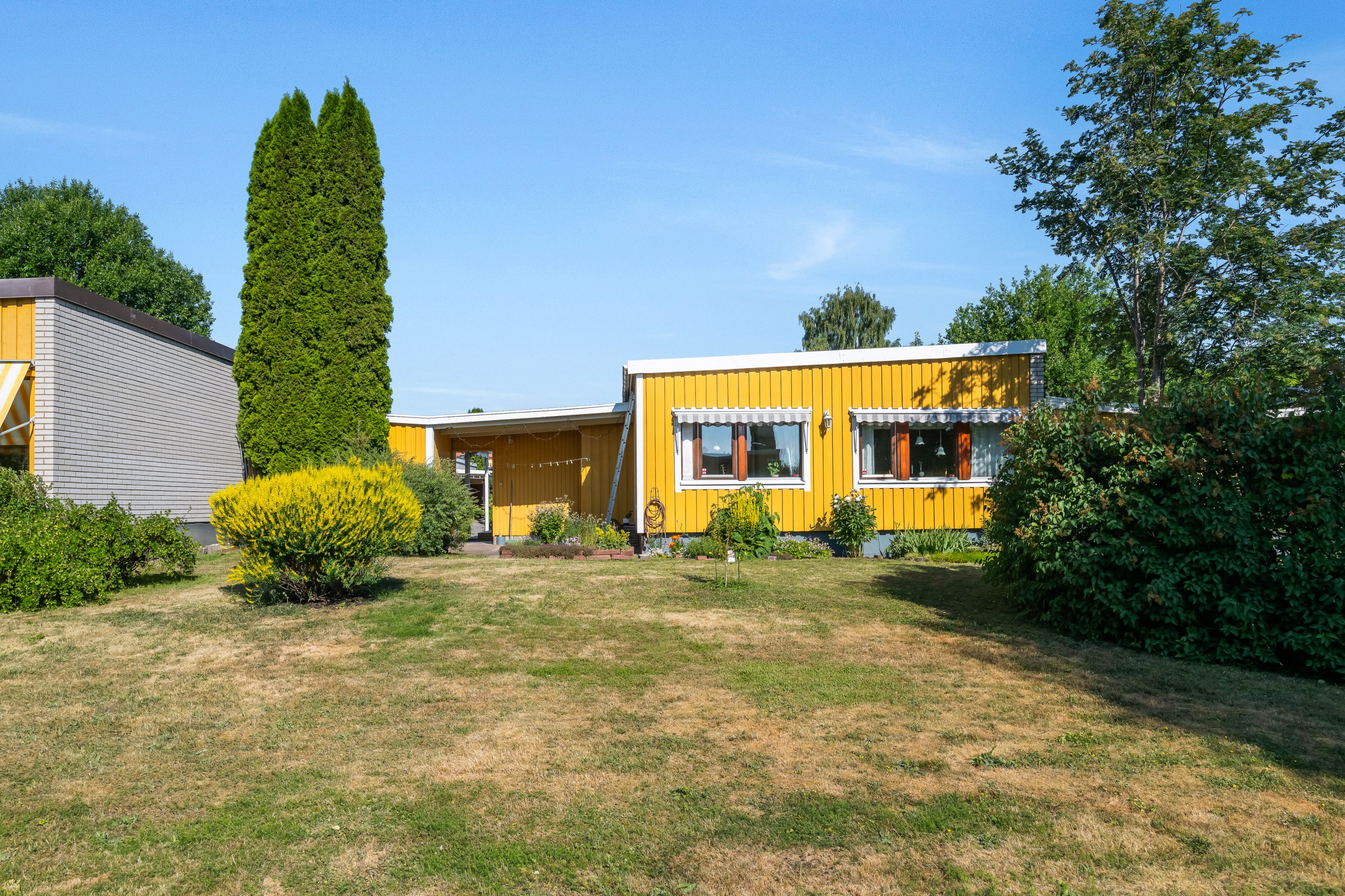 Bostadsbild från Ullsaxvägen 16, Såld i Valsätra, Uppsala