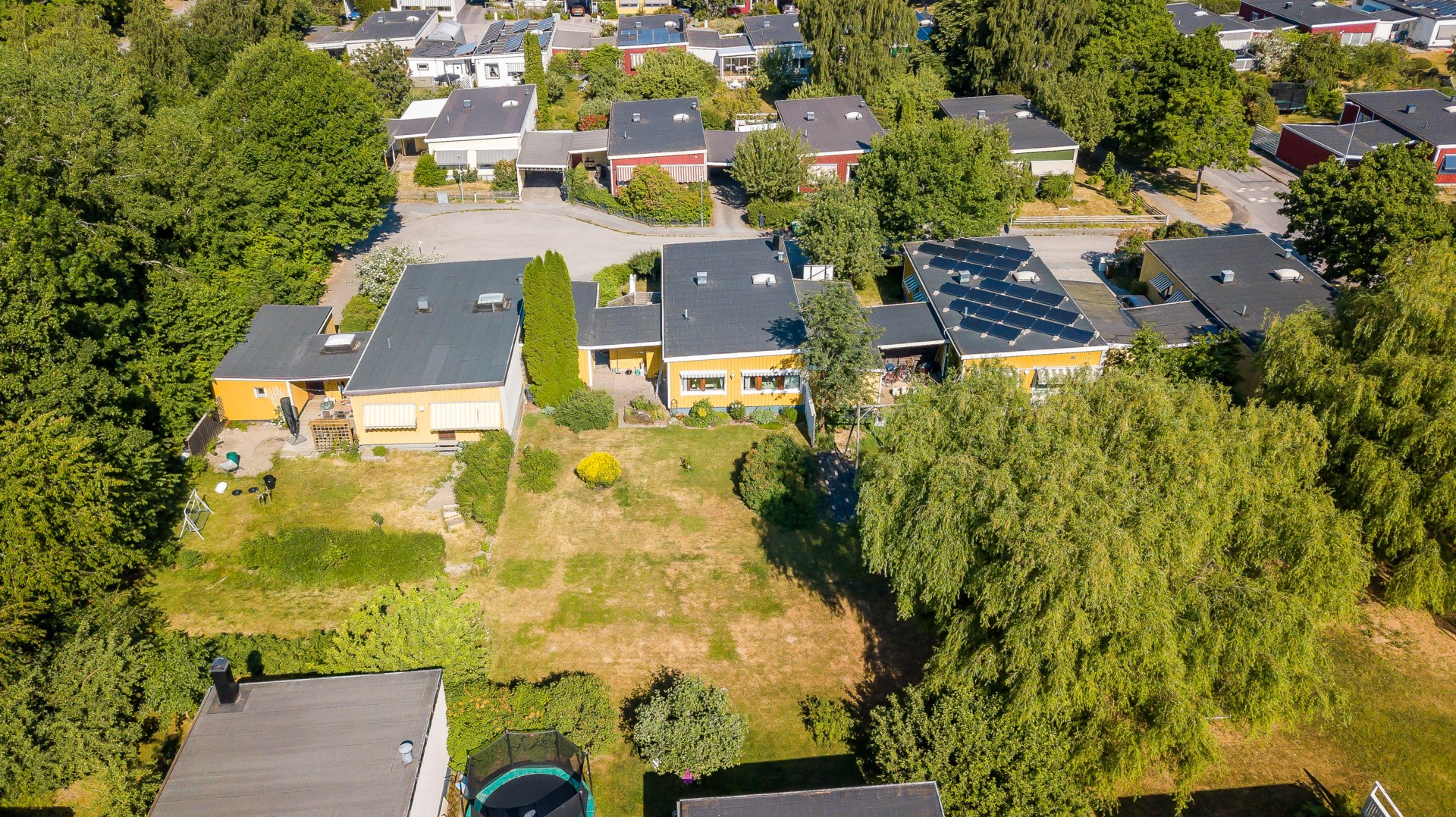 Bostadsbild från Ullsaxvägen 16, Såld i Valsätra, Uppsala