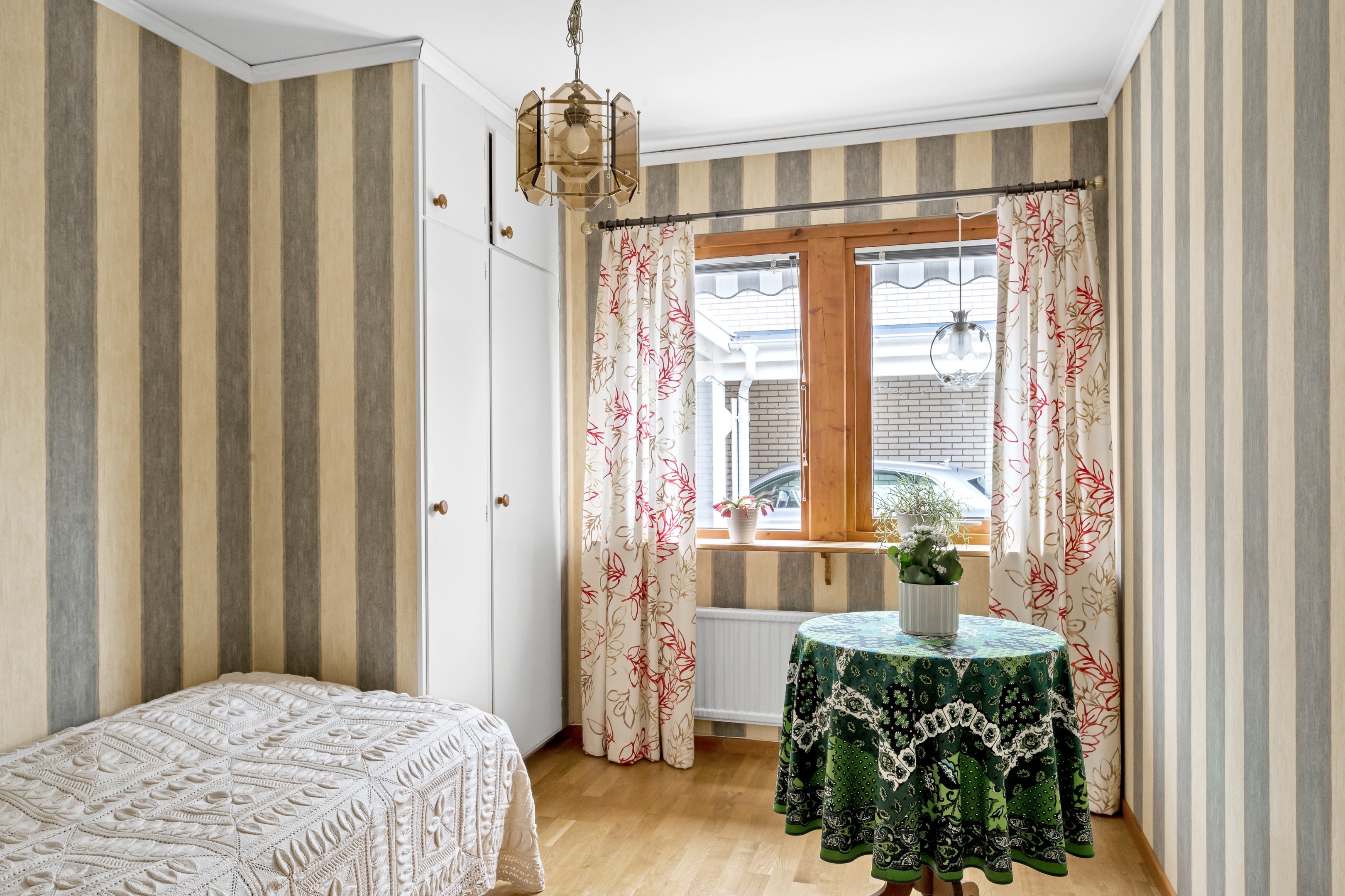 Bostadsbild från Ullsaxvägen 16, Såld i Valsätra, Uppsala