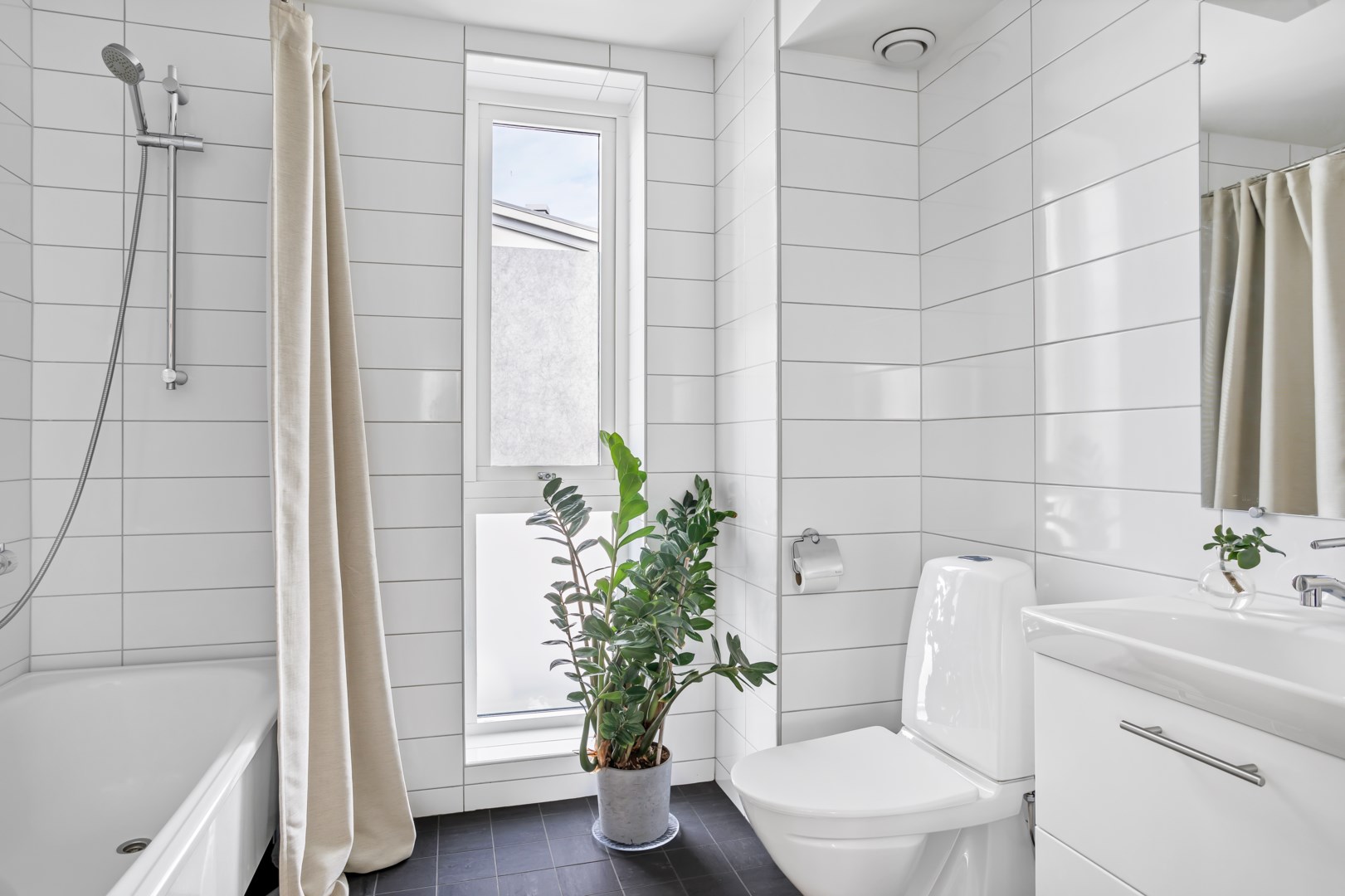 Bostadsbild från Rotetorpsvägen 13, Såld i Lindbacken, Uppsala