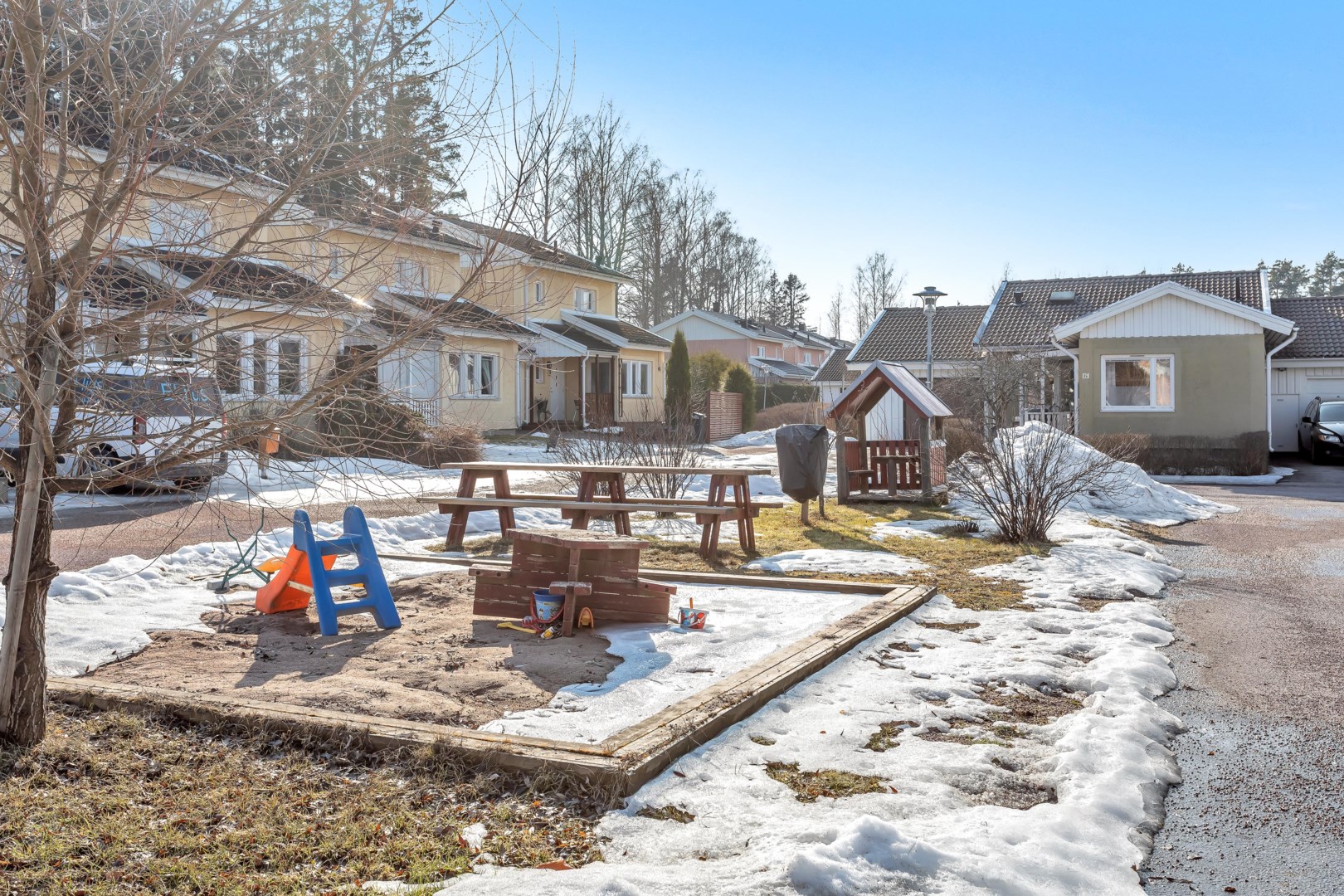 Bostadsbild från Gråalsvägen 26, Såld i Lövstalöt, Uppsala
