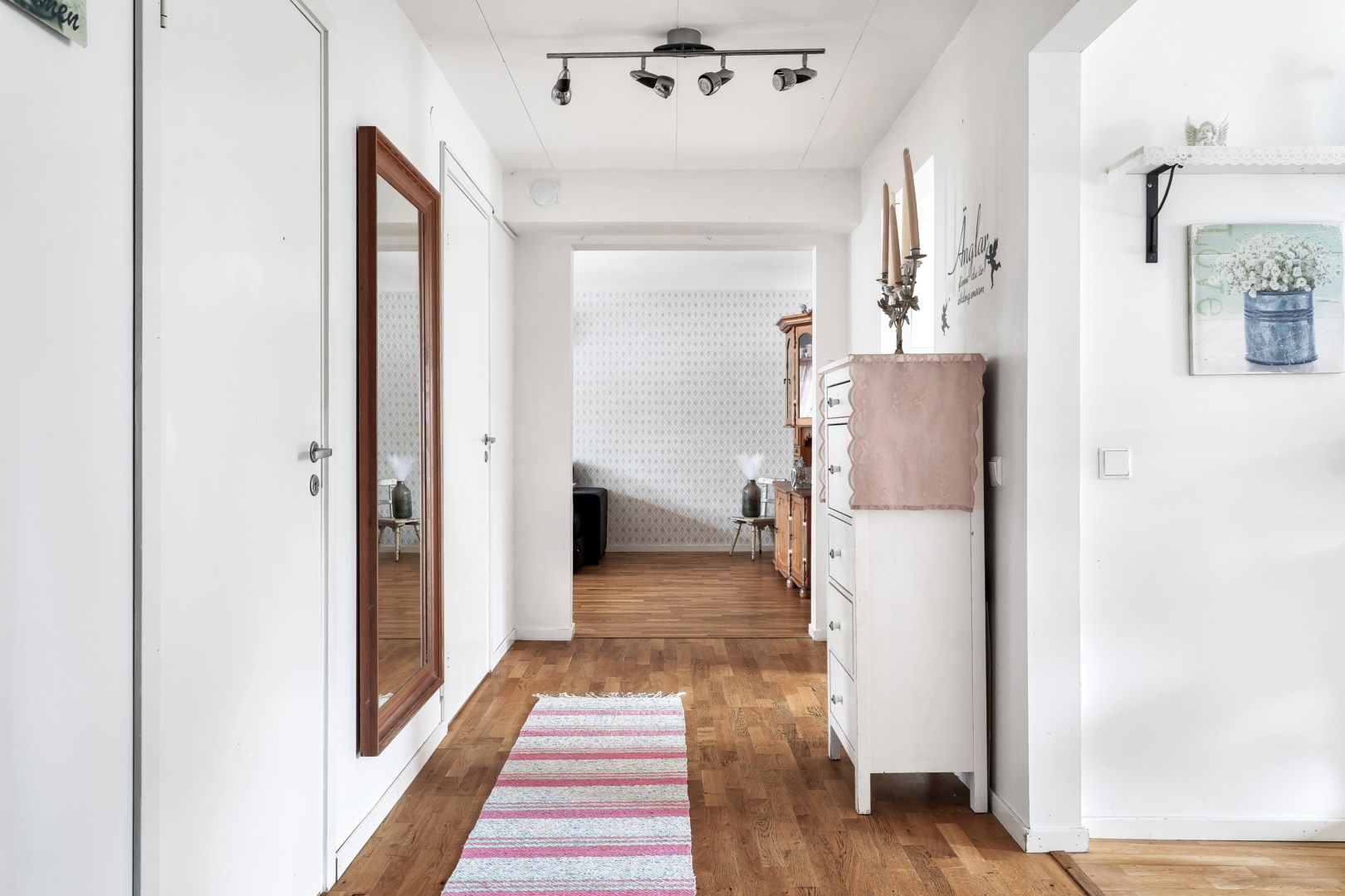 Bostadsbild från Merkuriusvägen 13, Såld i Storvreta, Uppsala