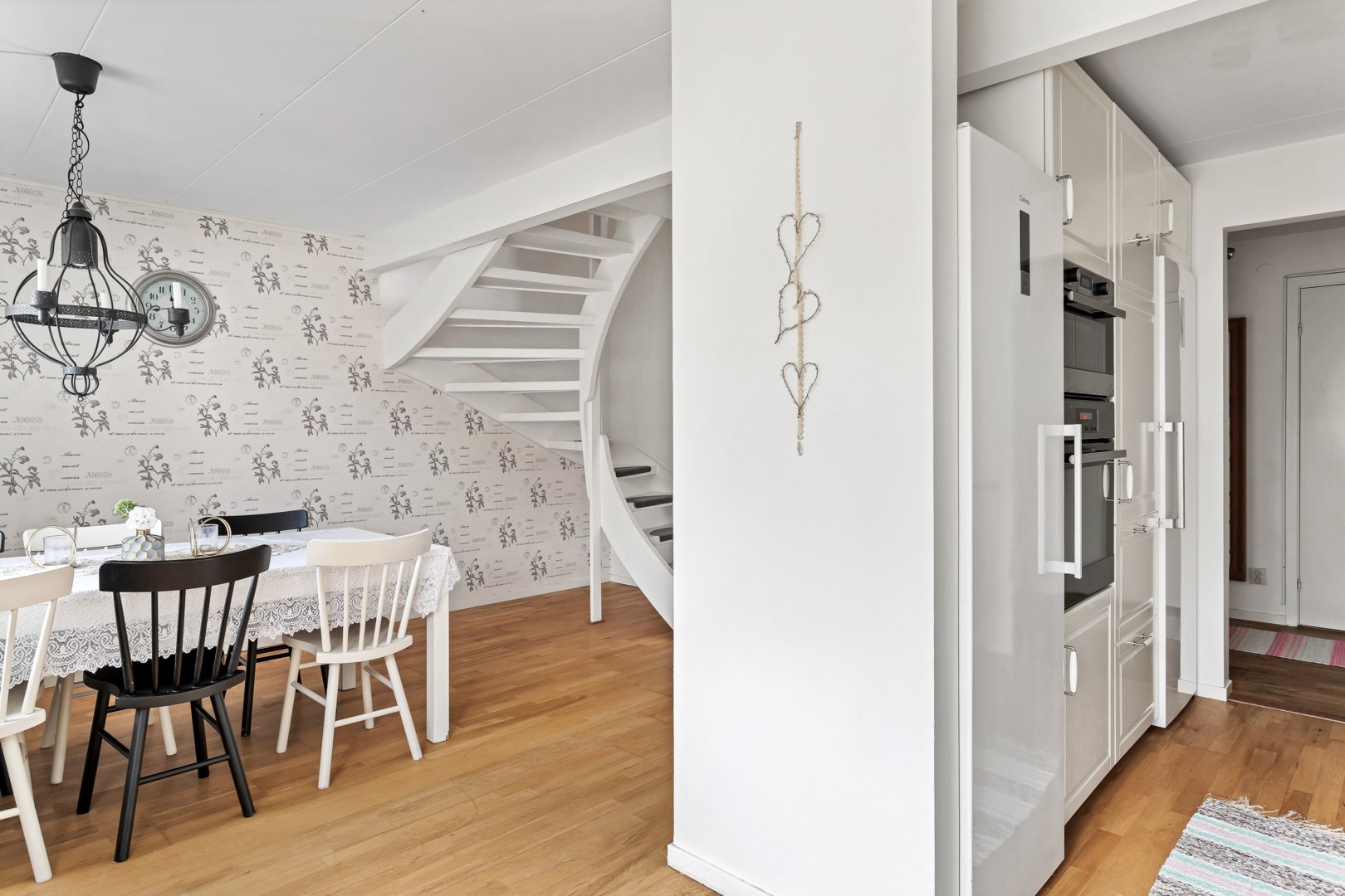 Bostadsbild från Merkuriusvägen 13, Såld i Storvreta, Uppsala