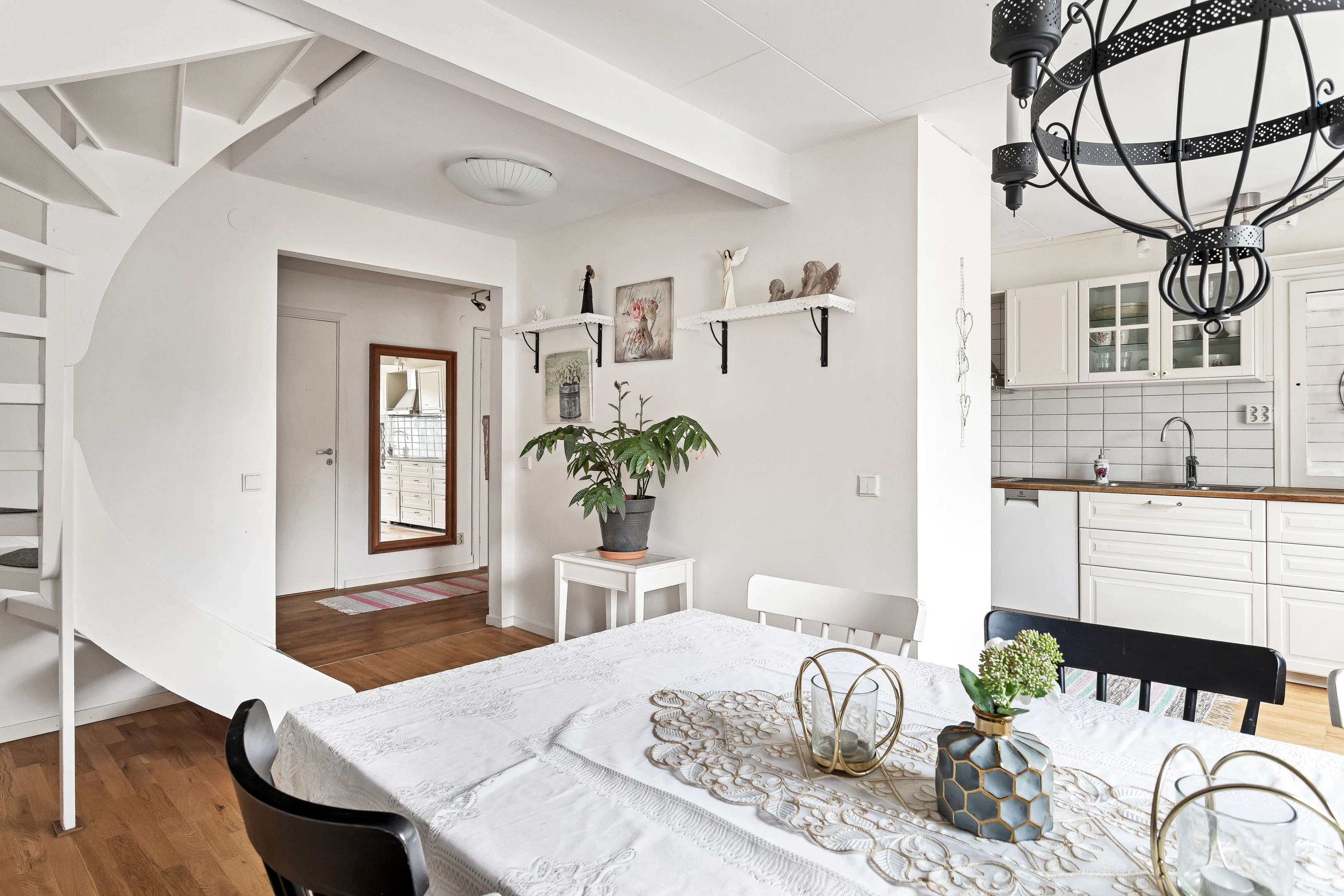 Bostadsbild från Merkuriusvägen 13, Såld i Storvreta, Uppsala