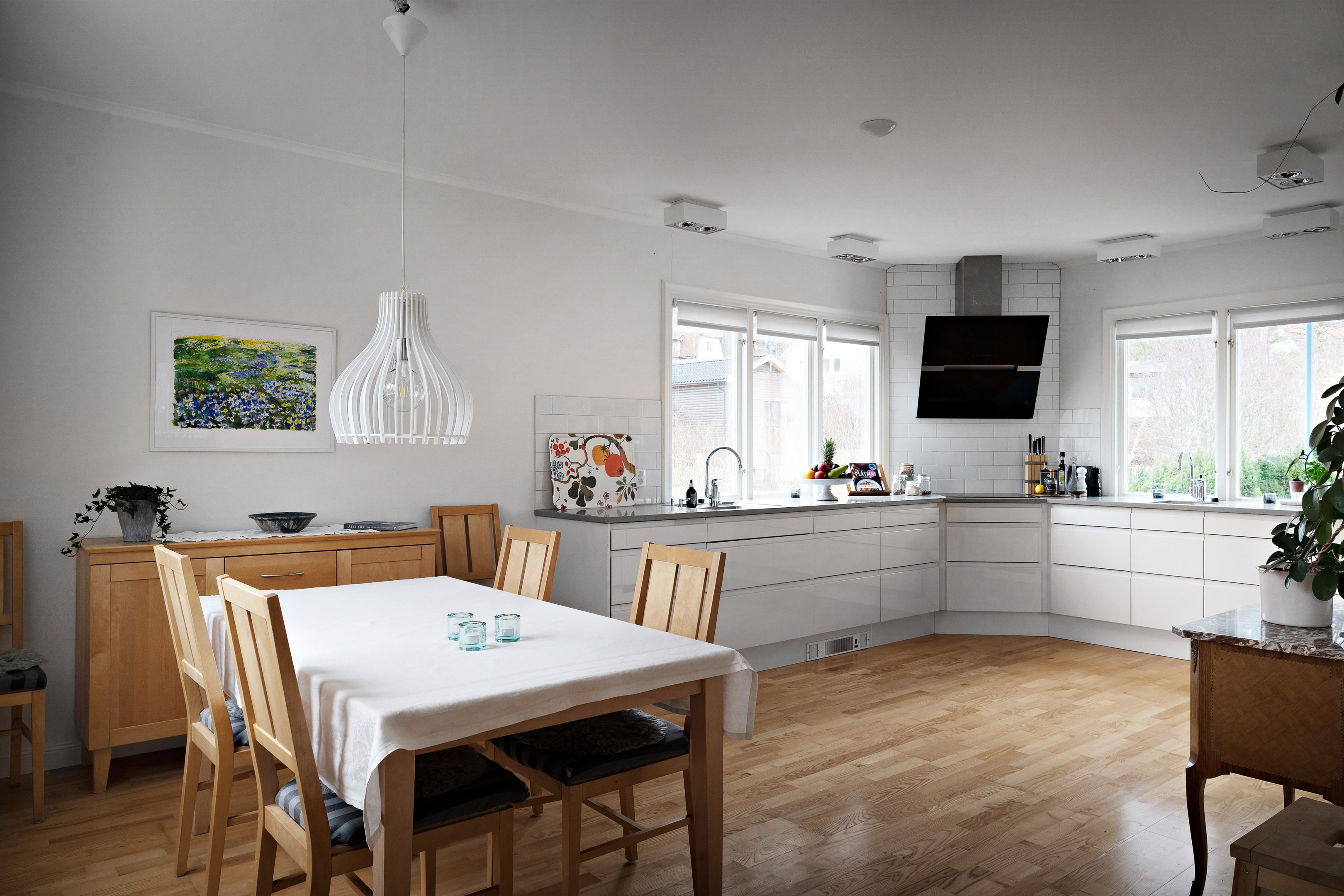 Bostadsbild från Svanevitsvägen 1, Såld i Skuru, Nacka