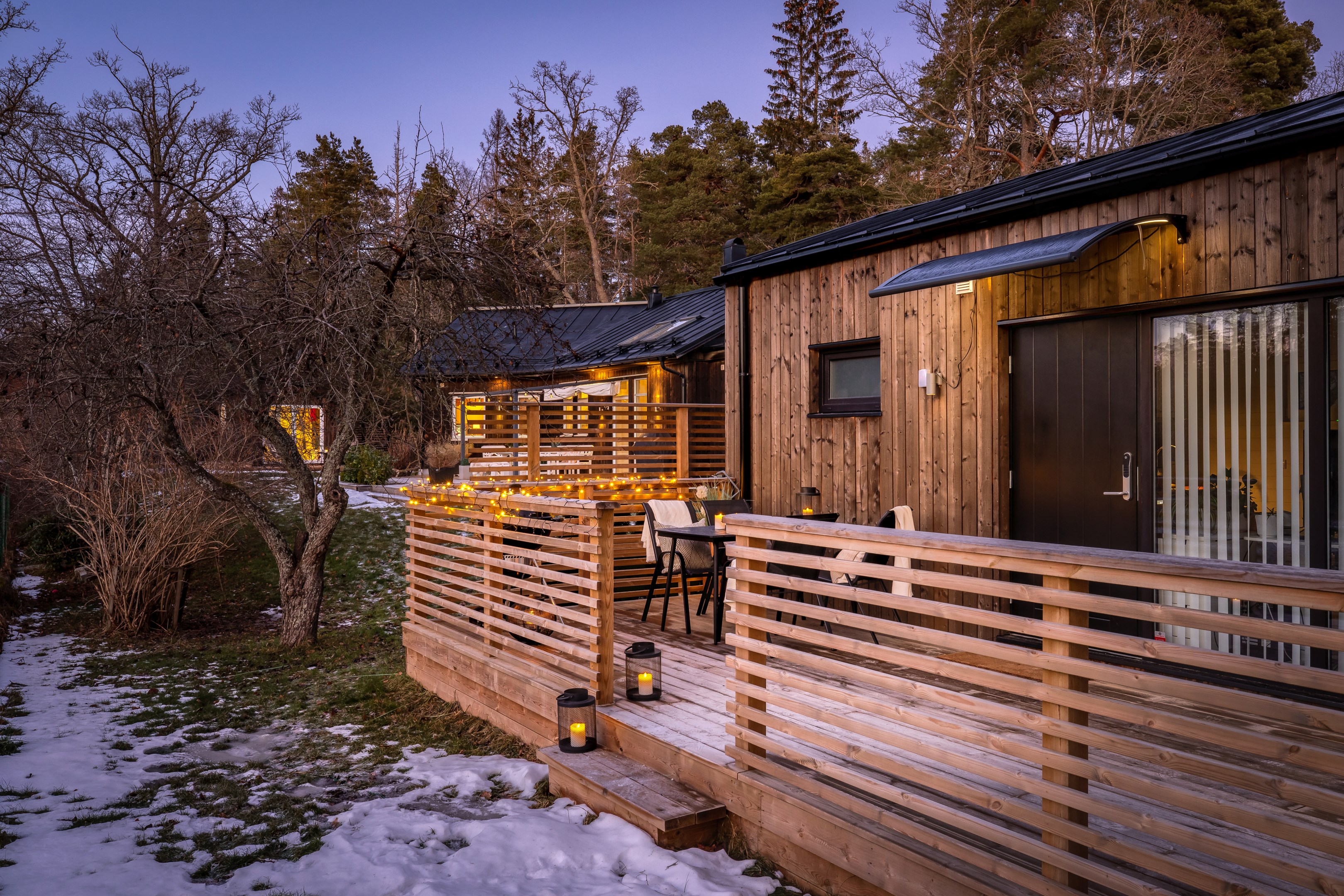 Attefallshus om 30 kvm med egen altan och trädgård