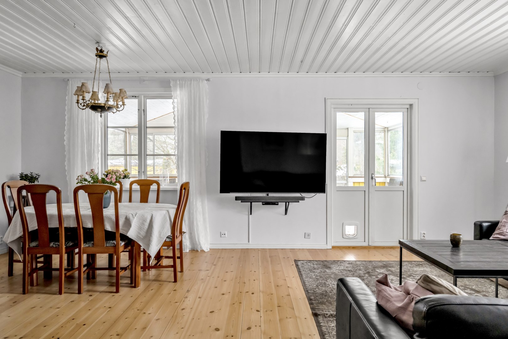 Bostadsbild från Hasselvägen 24, Såld i Storvreta, Uppsala