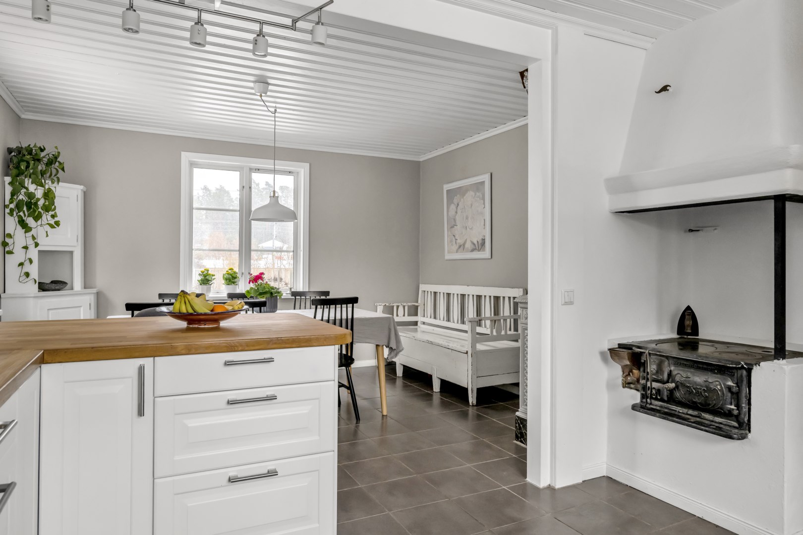 Bostadsbild från Hasselvägen 24, Såld i Storvreta, Uppsala