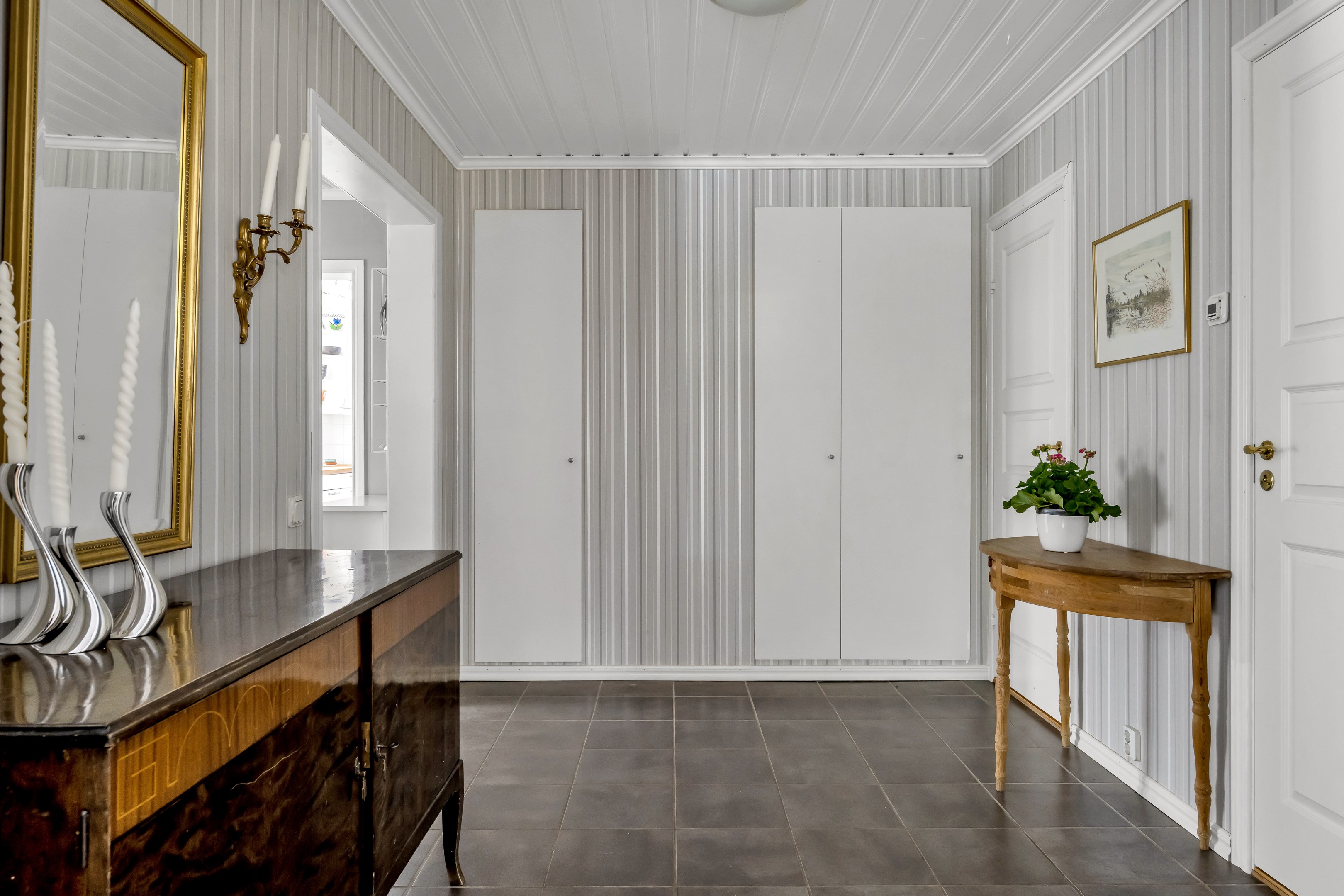 Bostadsbild från Hasselvägen 24, Såld i Storvreta, Uppsala