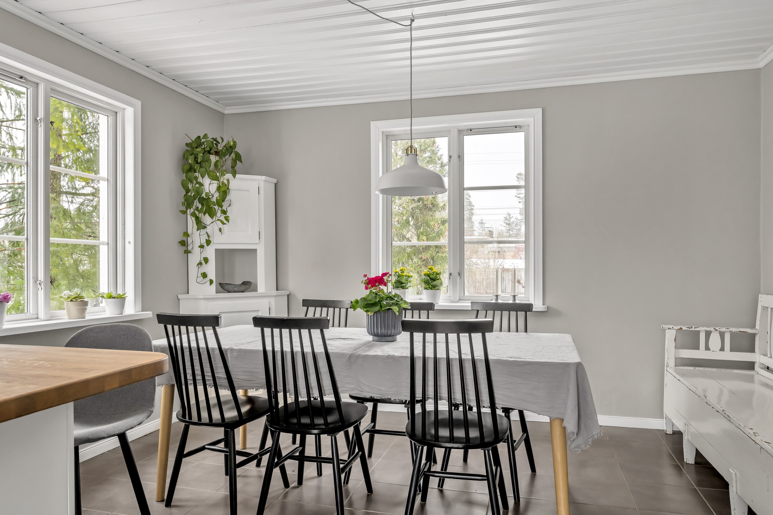 Bostadsbild från Hasselvägen 24, Såld i Storvreta, Uppsala