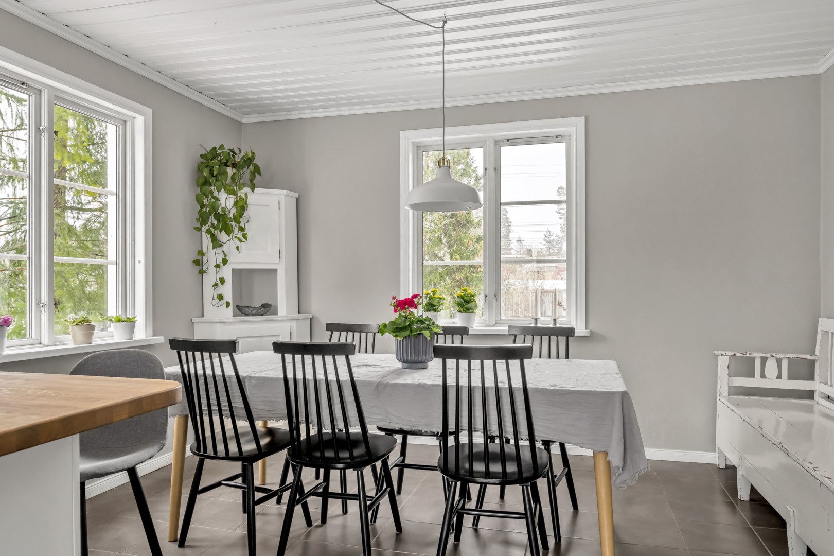 Bostadsbild från Hasselvägen 24, Såld i Storvreta, Uppsala