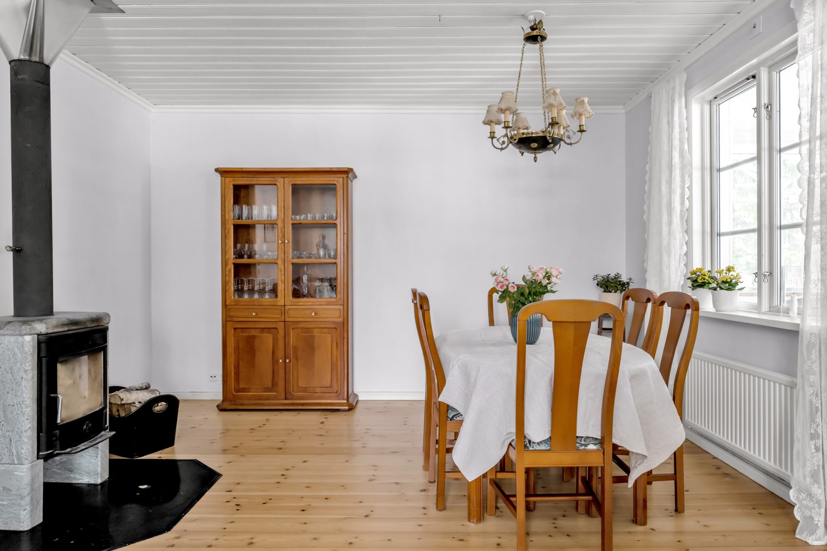 Bostadsbild från Hasselvägen 24, Såld i Storvreta, Uppsala