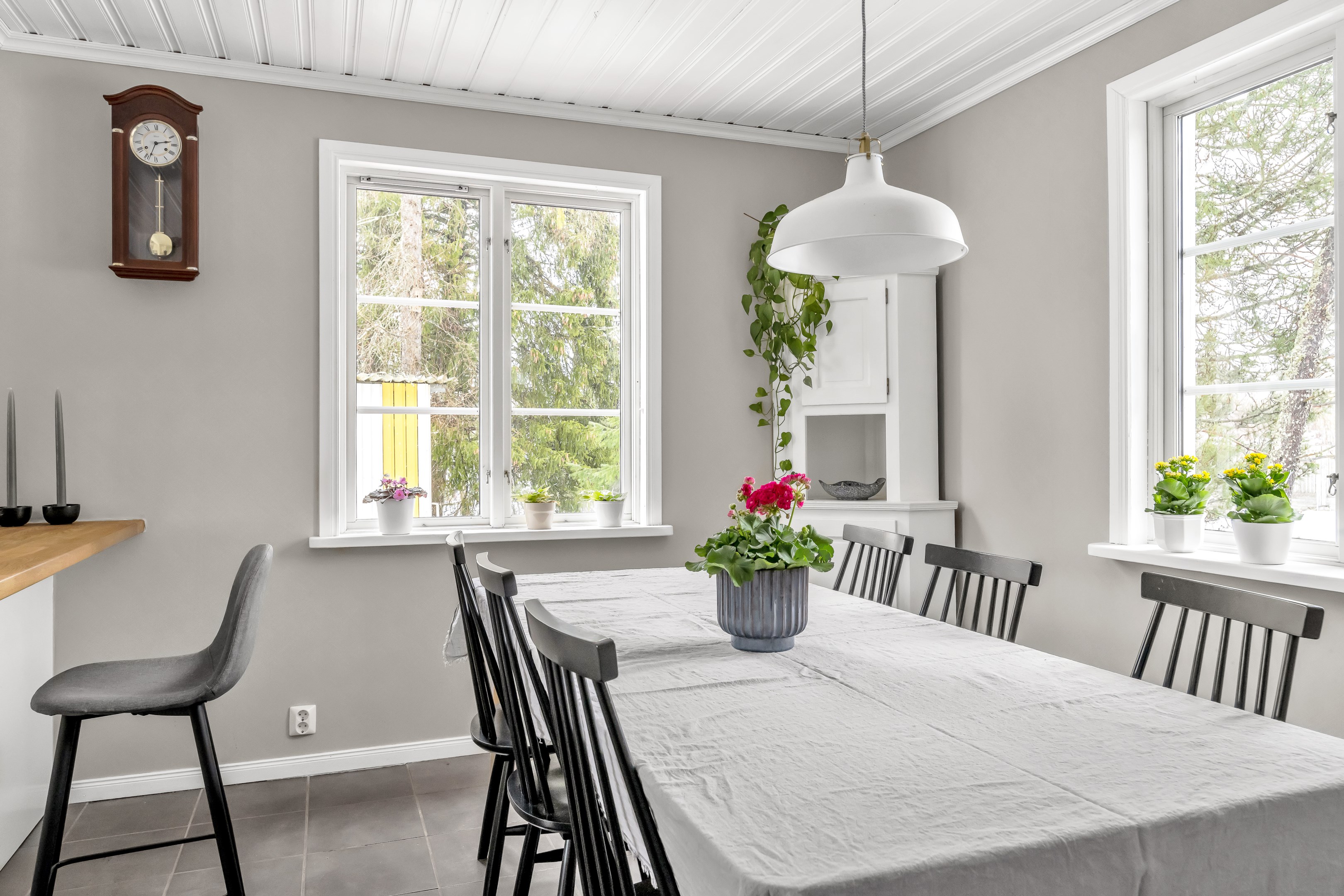 Bostadsbild från Hasselvägen 24, Såld i Storvreta, Uppsala