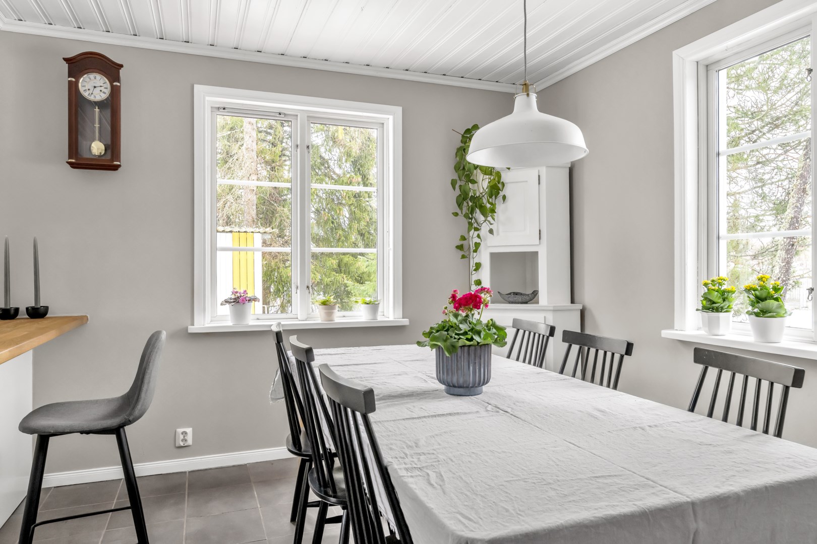 Bostadsbild från Hasselvägen 24, Såld i Storvreta, Uppsala