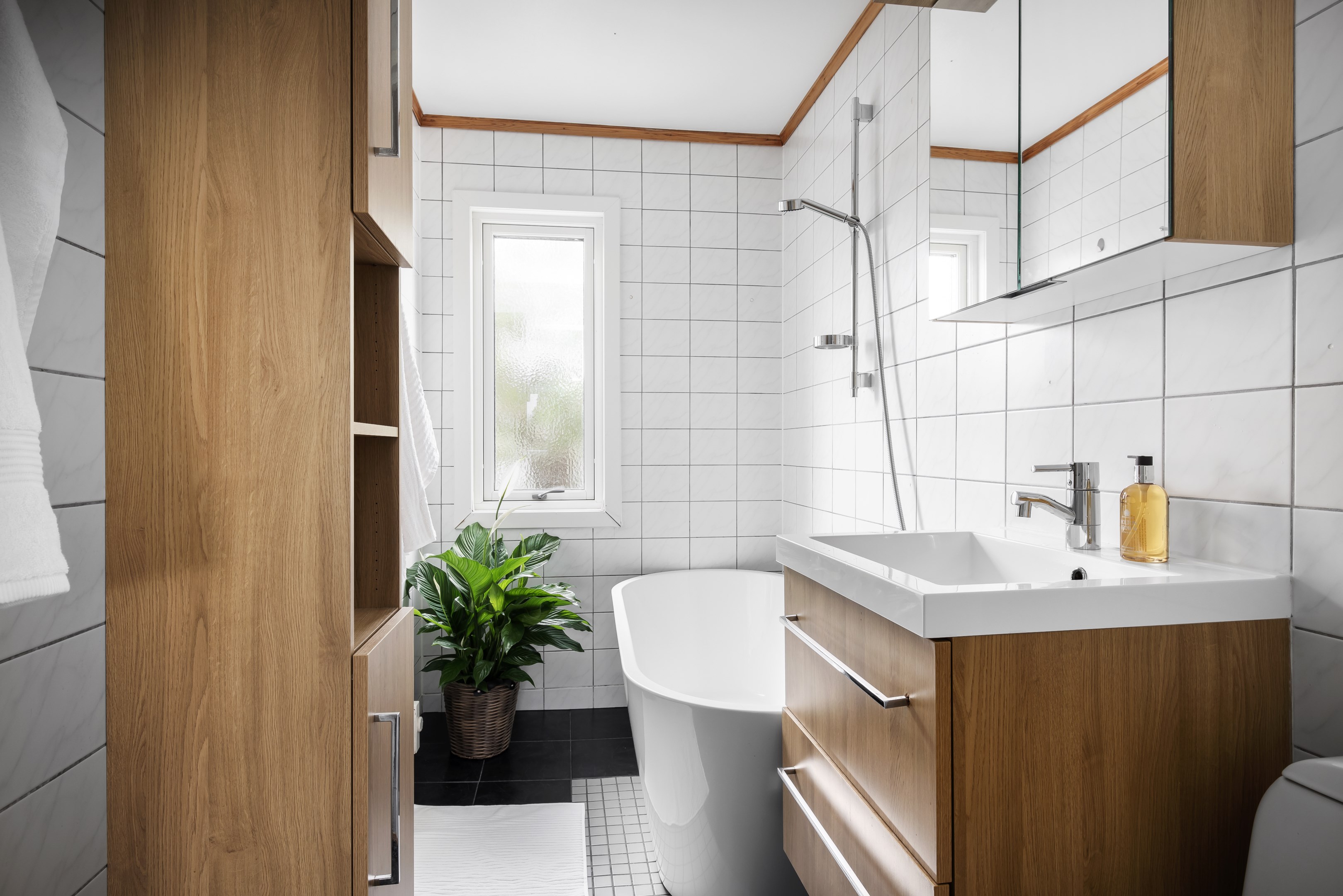 Bostadsbild från Ängsövägen 18, Såld i Krokhöjden, Nacka