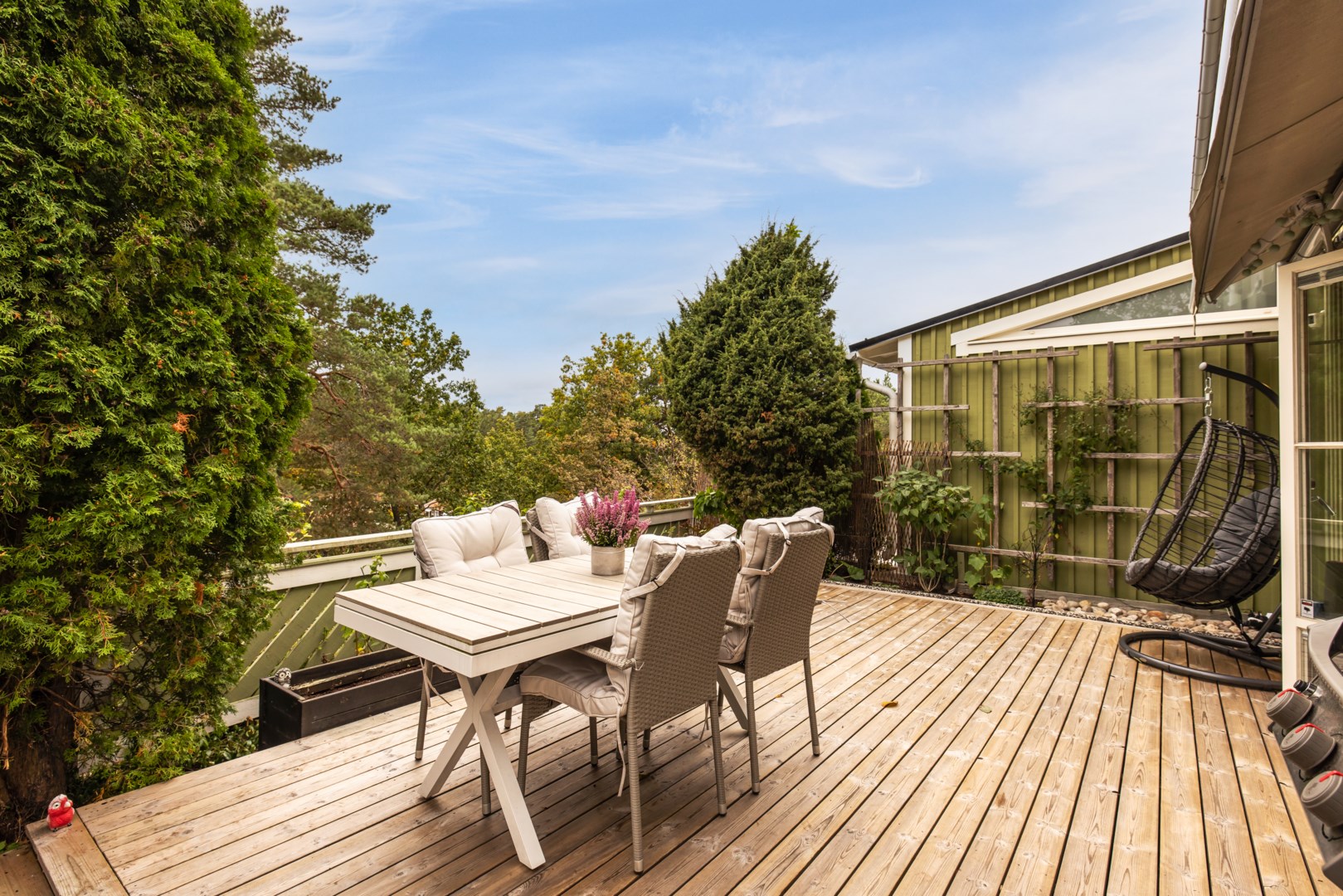 Bostadsbild från Nötskrikevägen 44, Såld i Ösbydalen, Värmdö