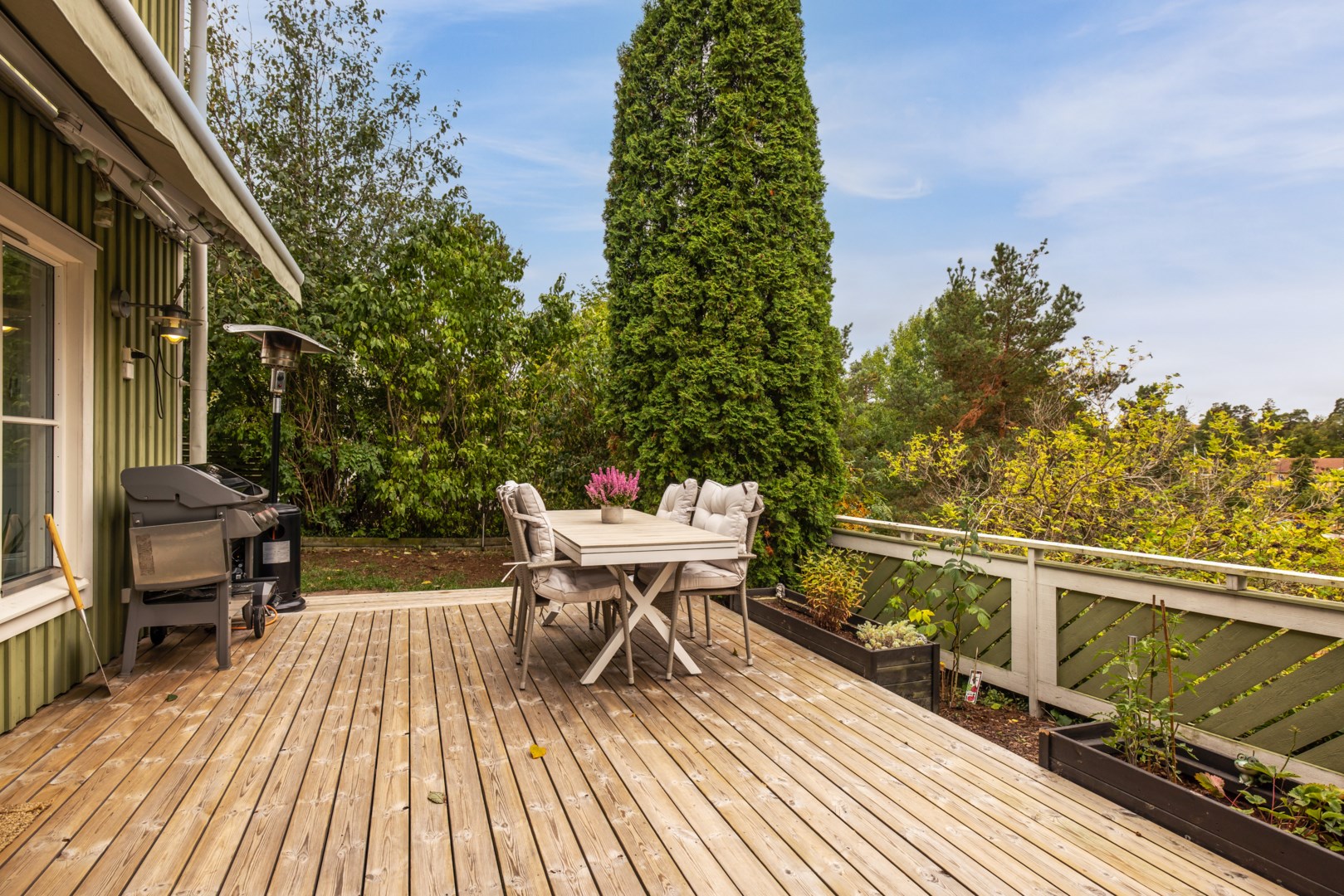 Bostadsbild från Nötskrikevägen 44, Såld i Ösbydalen, Värmdö