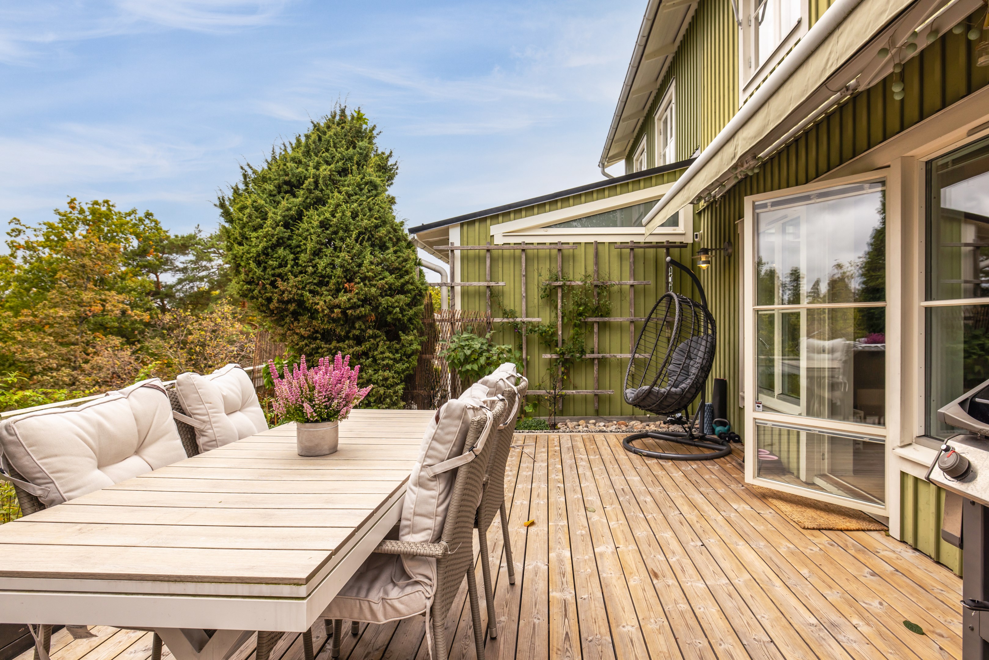 Bostadsbild från Nötskrikevägen 44, Såld i Ösbydalen, Värmdö