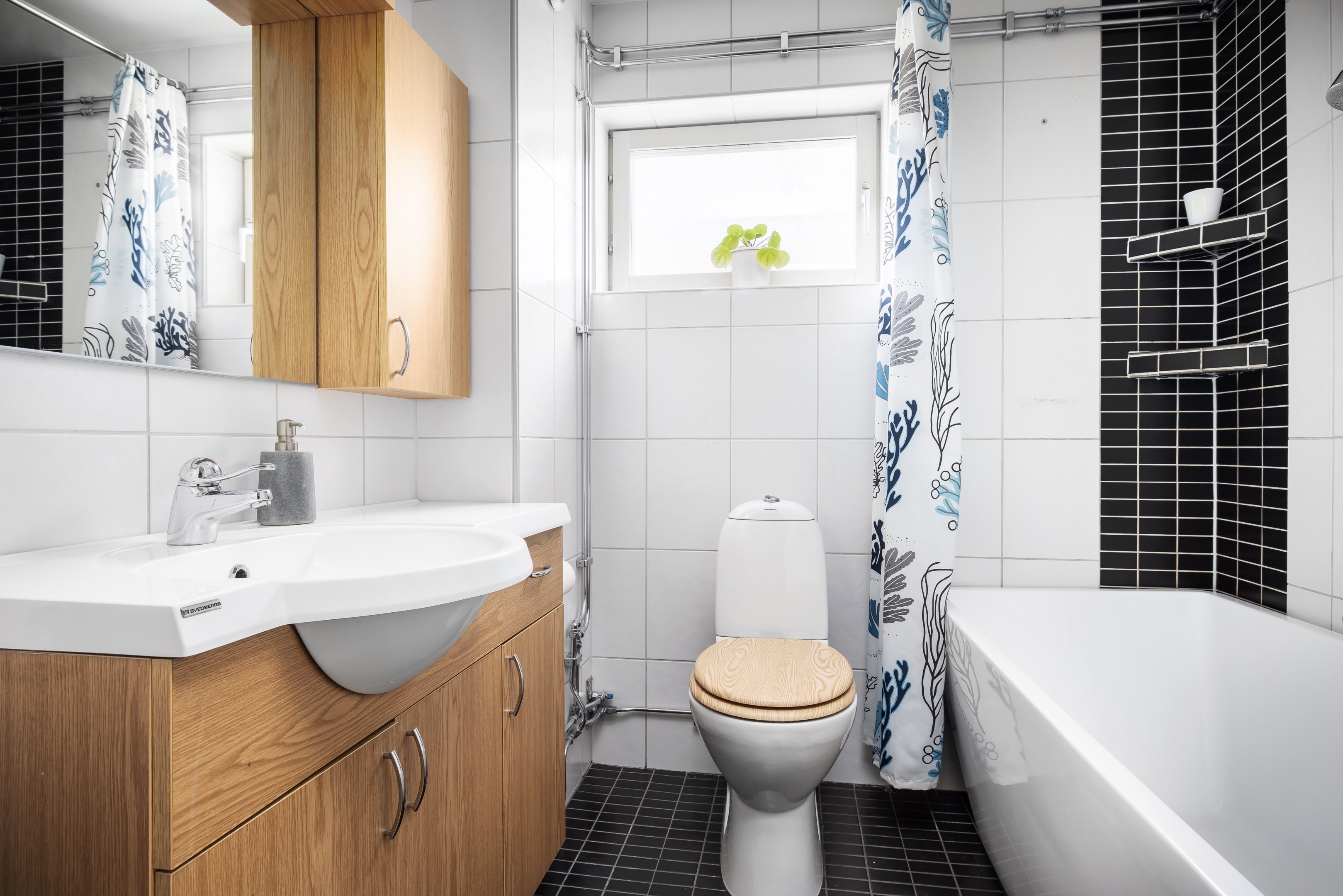 Bostadsbild från Entitevägen 1, Såld i Ösbydalen, Värmdö