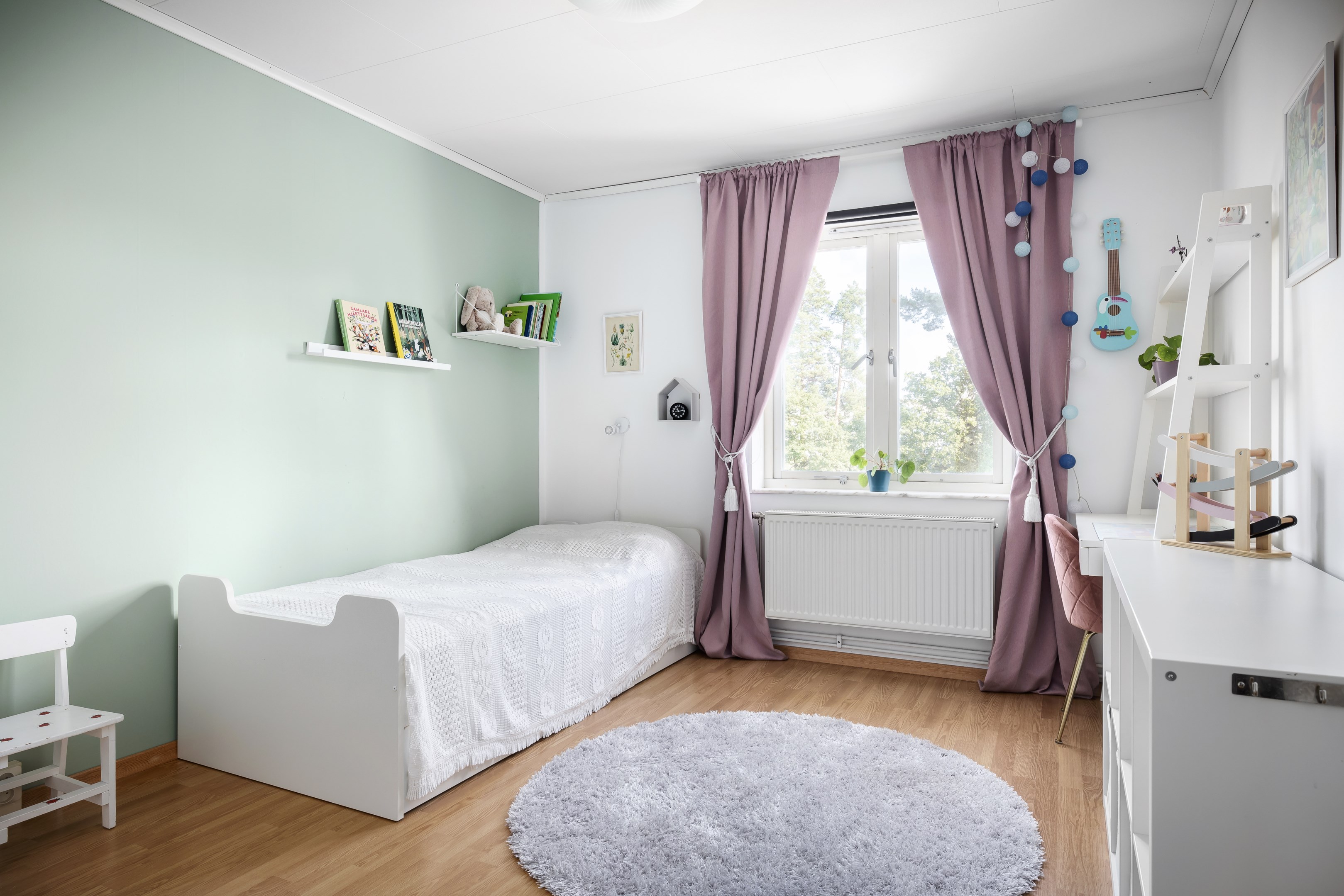 Bostadsbild från Entitevägen 1, Såld i Ösbydalen, Värmdö