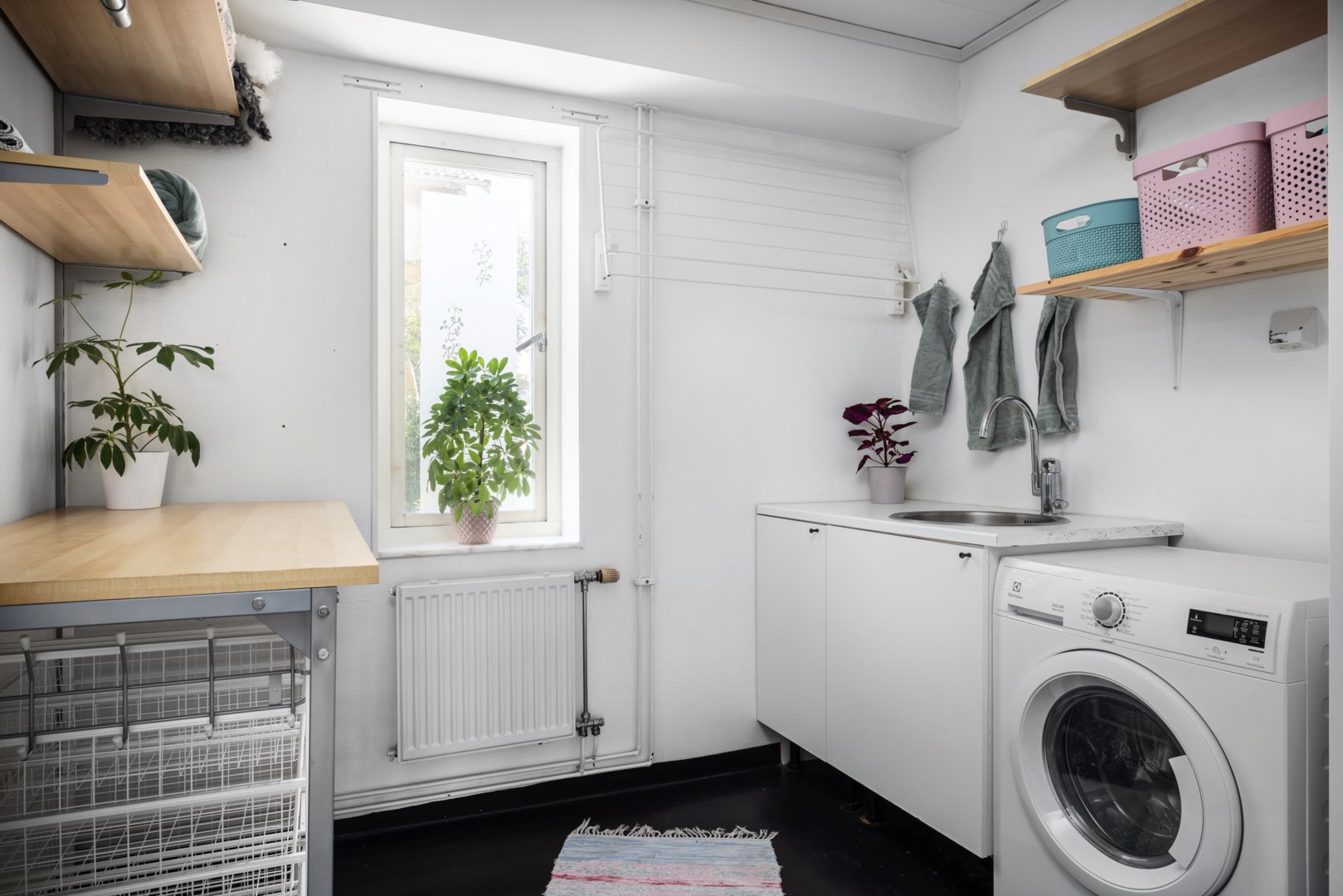 Bostadsbild från Entitevägen 1, Såld i Ösbydalen, Värmdö