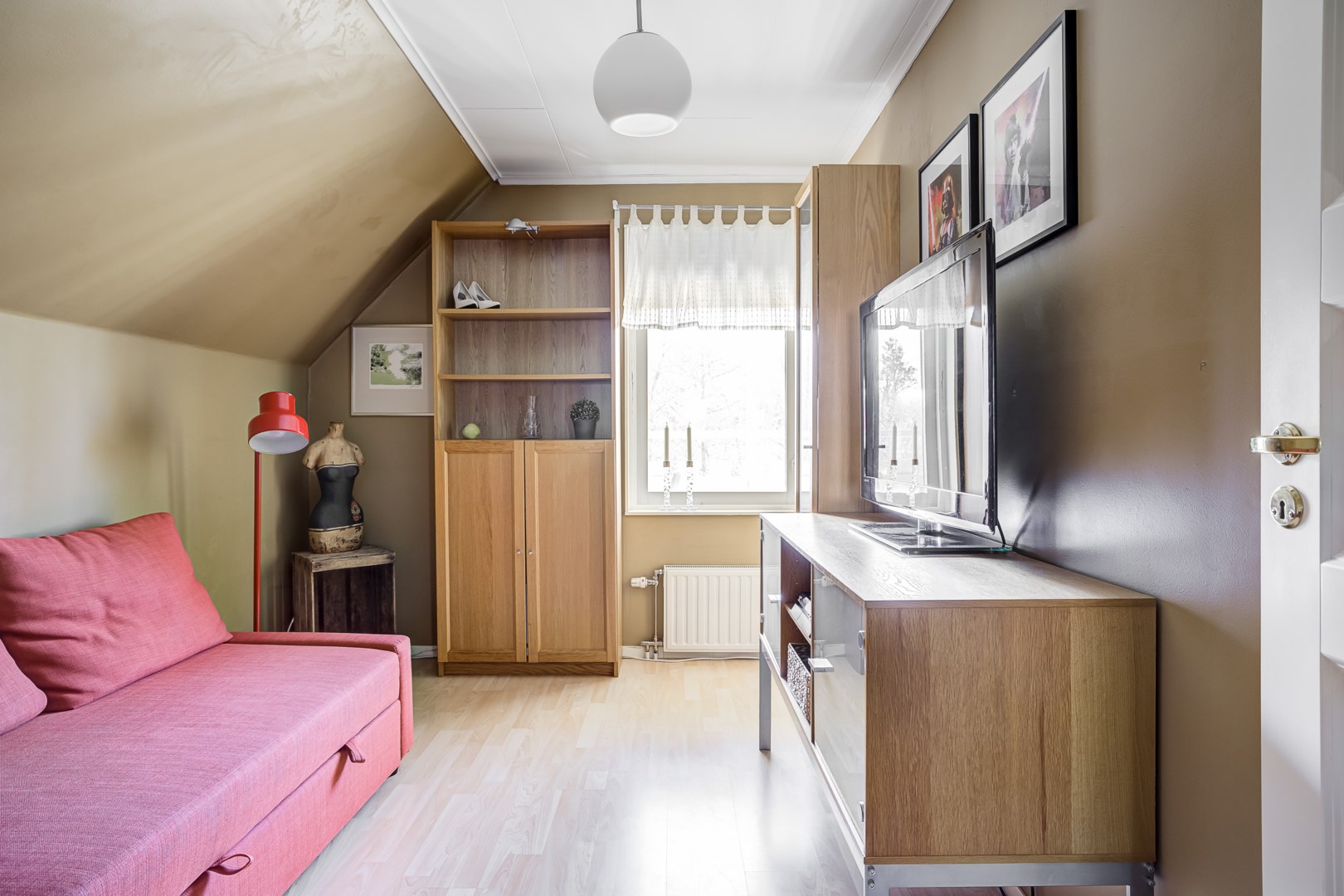 Bostadsbild från Ölstavägen 1, Såld i Örsundsbro, Enköping