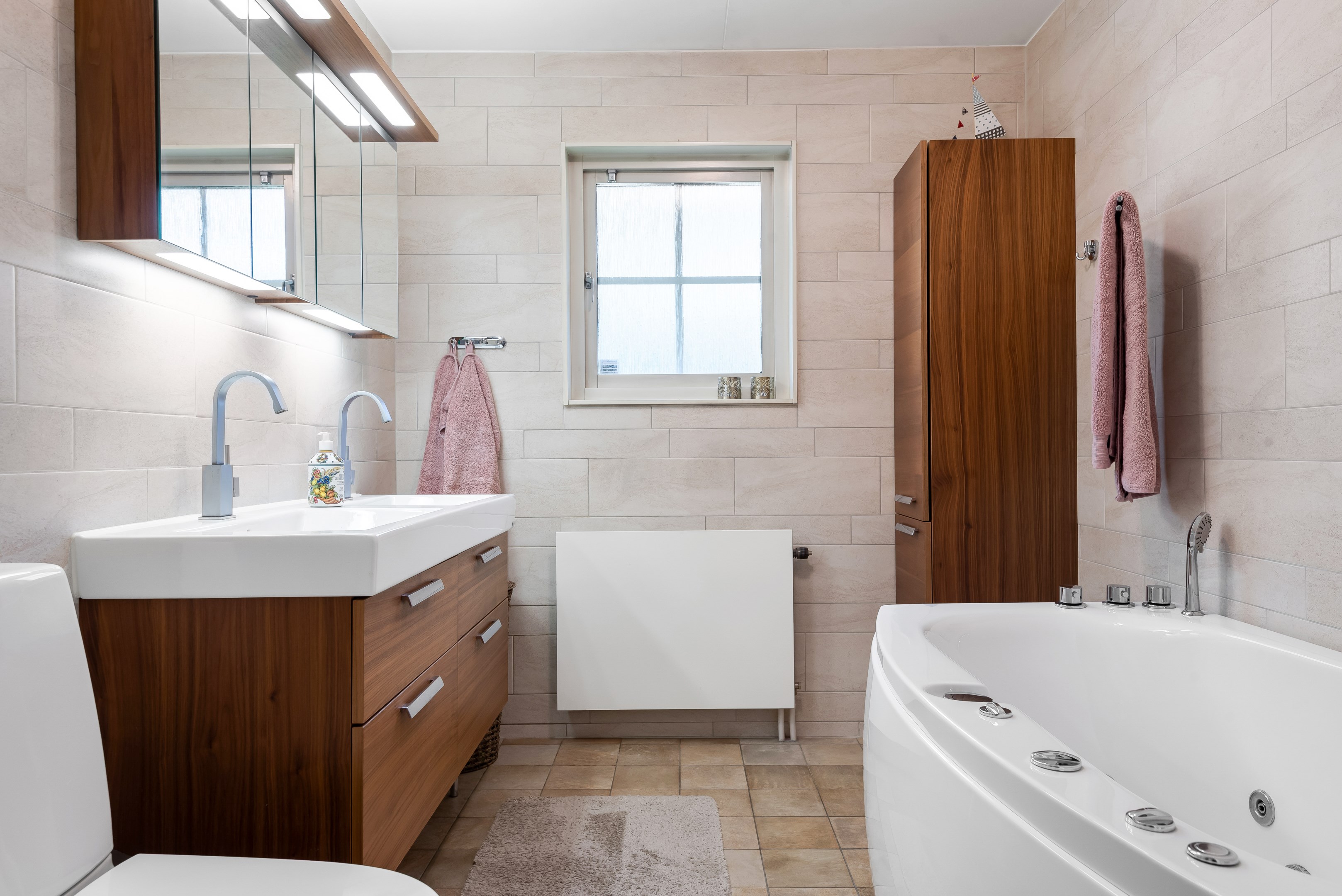 Bostadsbild från Lövhultsvägen 6, Kommande i Norby, Uppsala