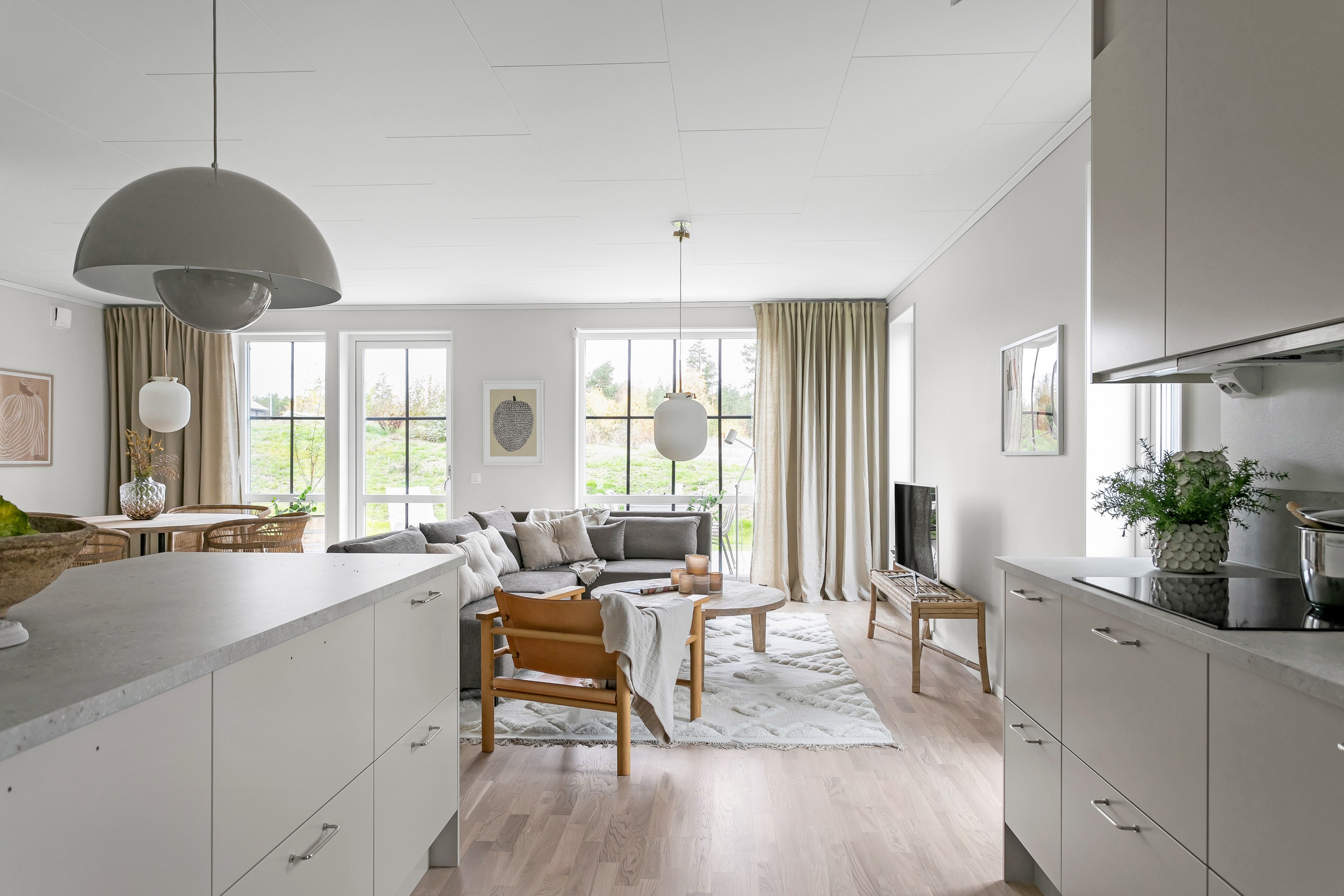 Köksluckorna är gråa och överensstämmer därav inte med bilderna 