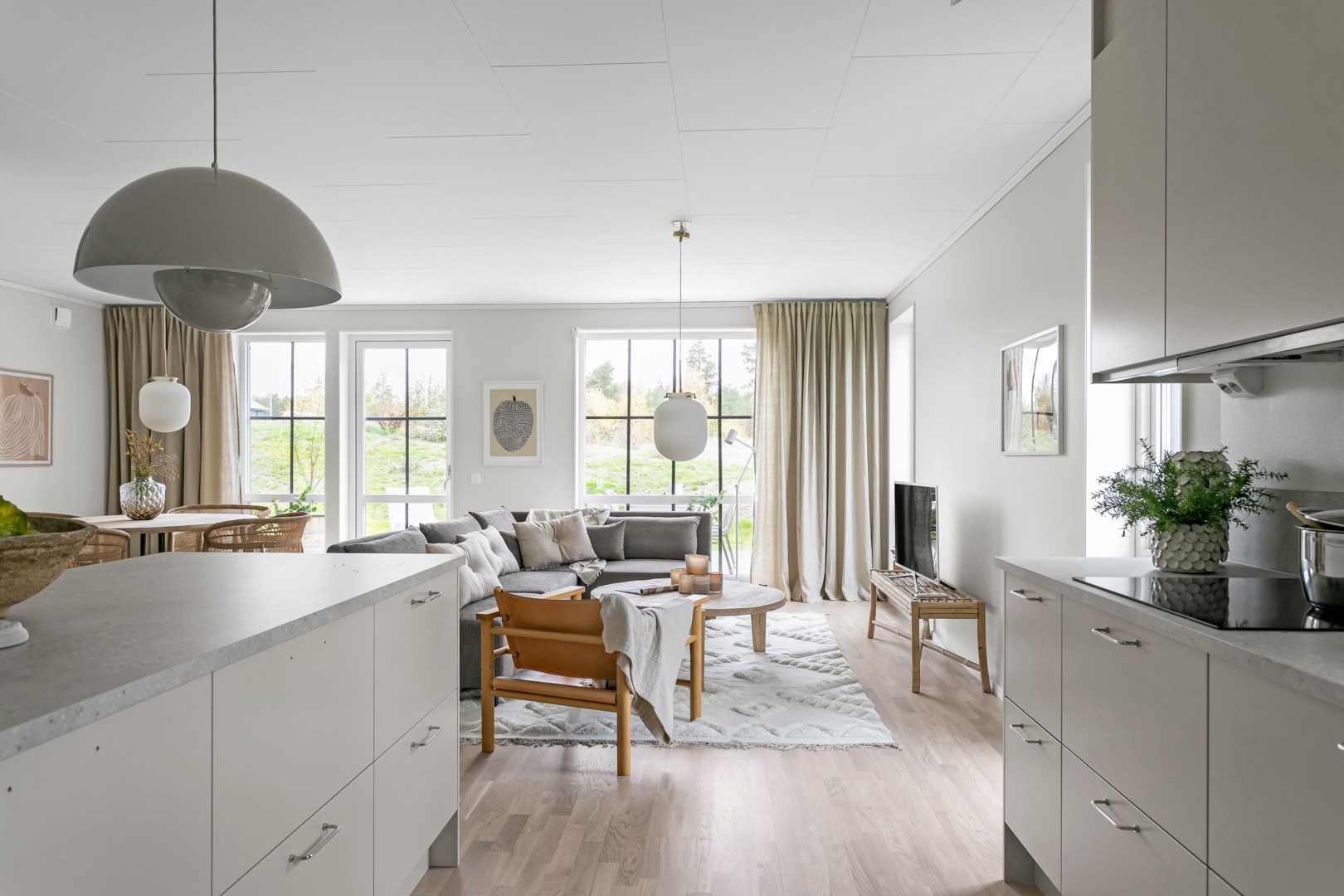 Köksluckorna är gråa och överensstämmer därav inte med bilderna 