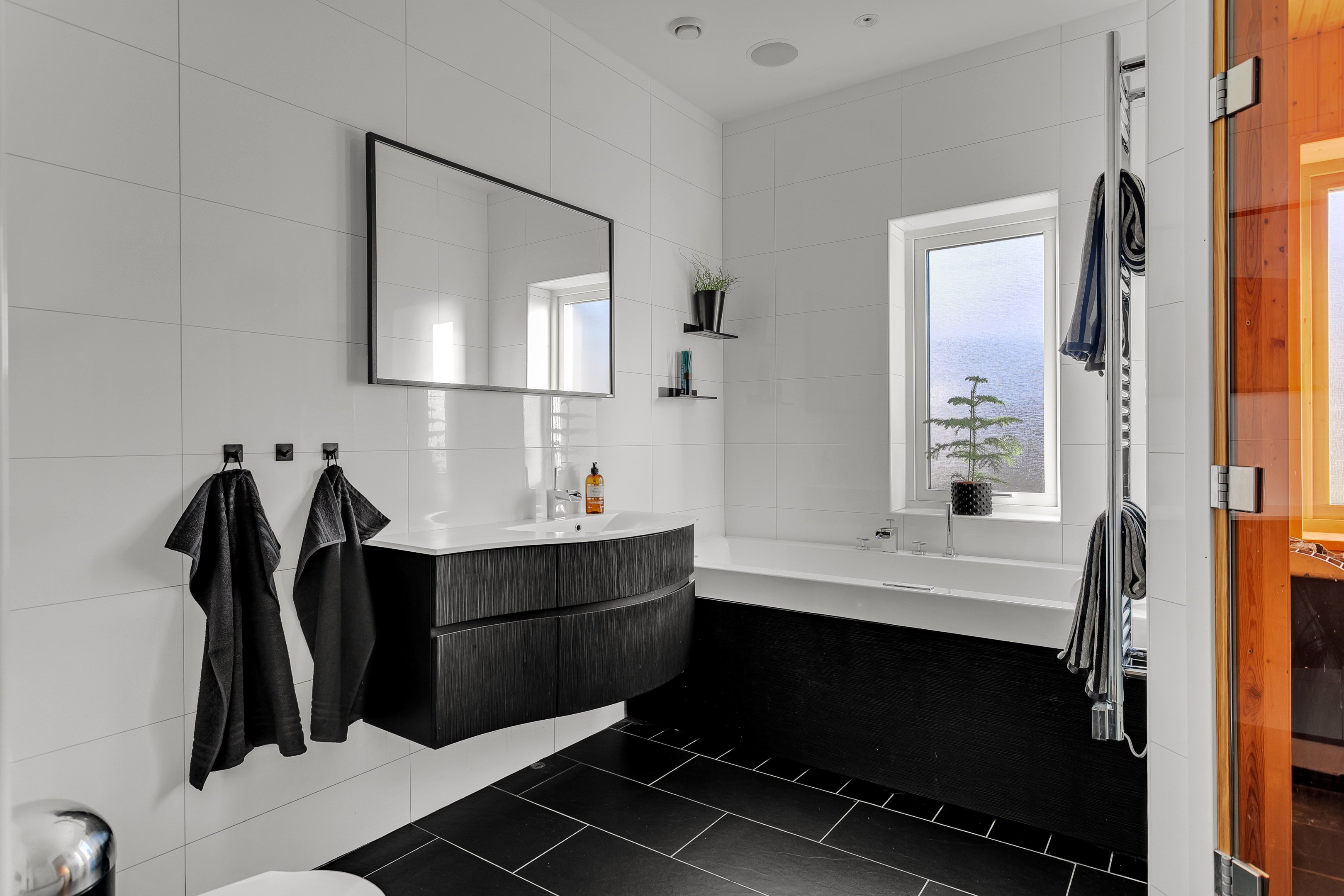 Bostadsbild från Elgbolstavägen 10, Såld i Danmark, Uppsala