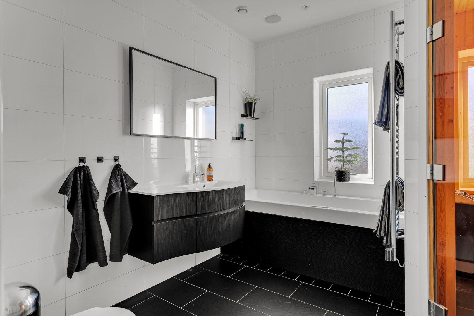 Bostadsbild från Elgbolstavägen 10, Såld i Danmark, Uppsala