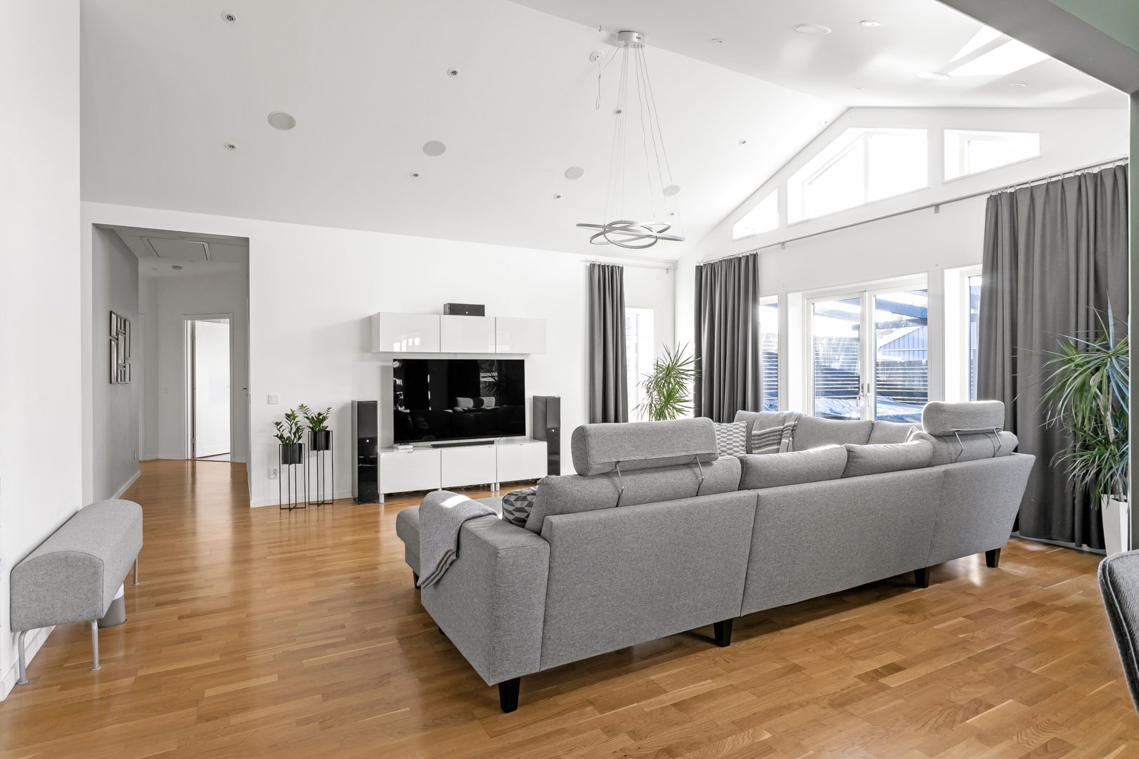 Bostadsbild från Elgbolstavägen 10, Såld i Danmark, Uppsala